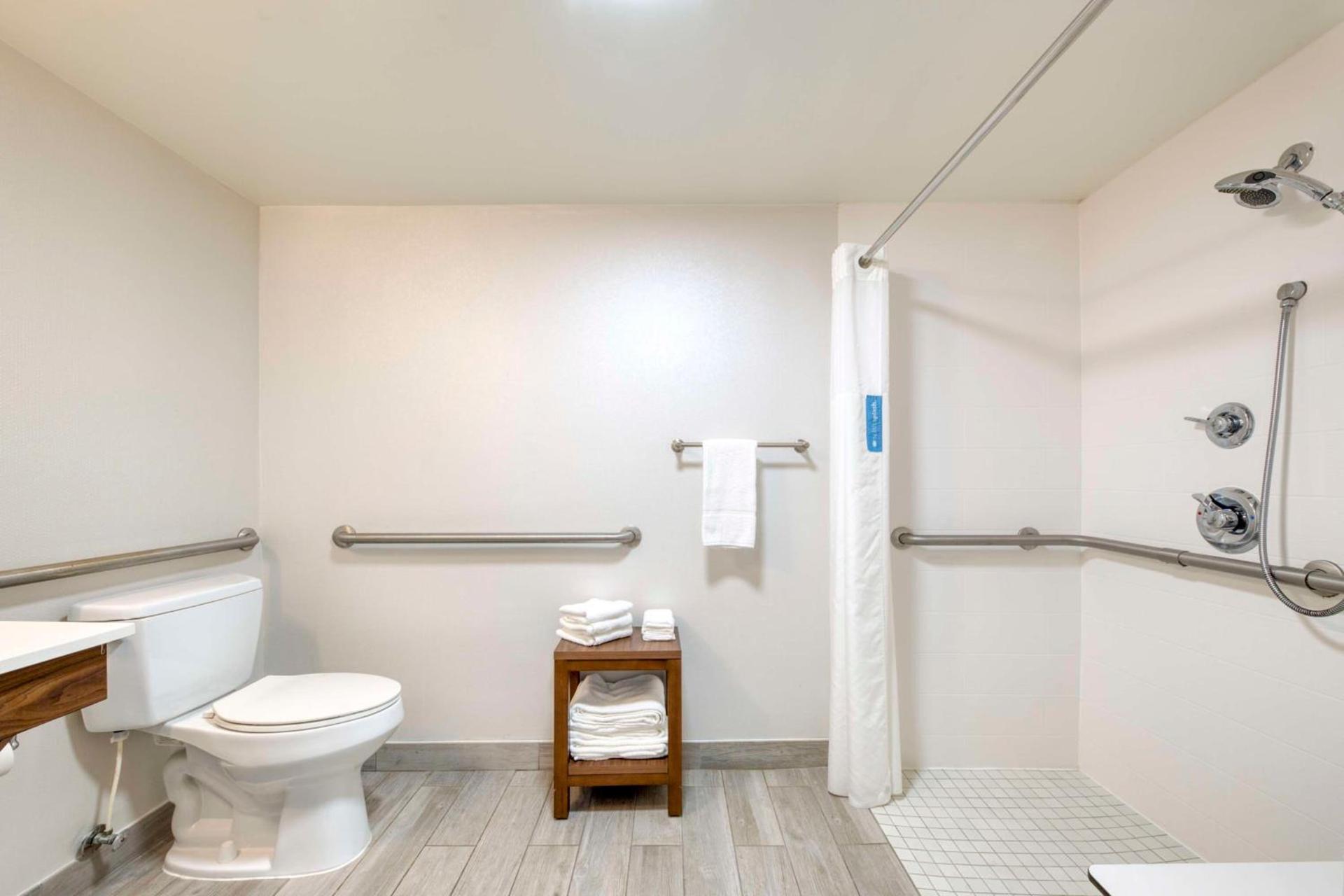 Hampton Inn & Suites Wilmington/Wrightsville Beach photo 79