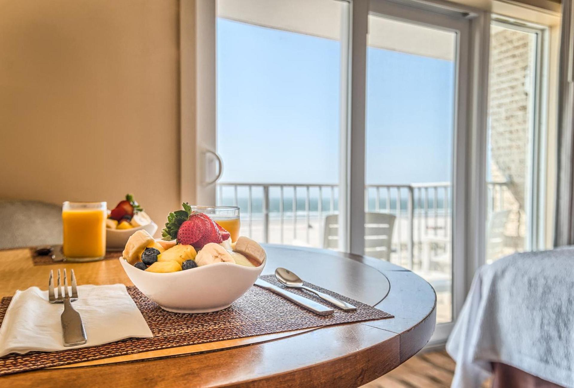 Reges Oceanfront Resort photo 8