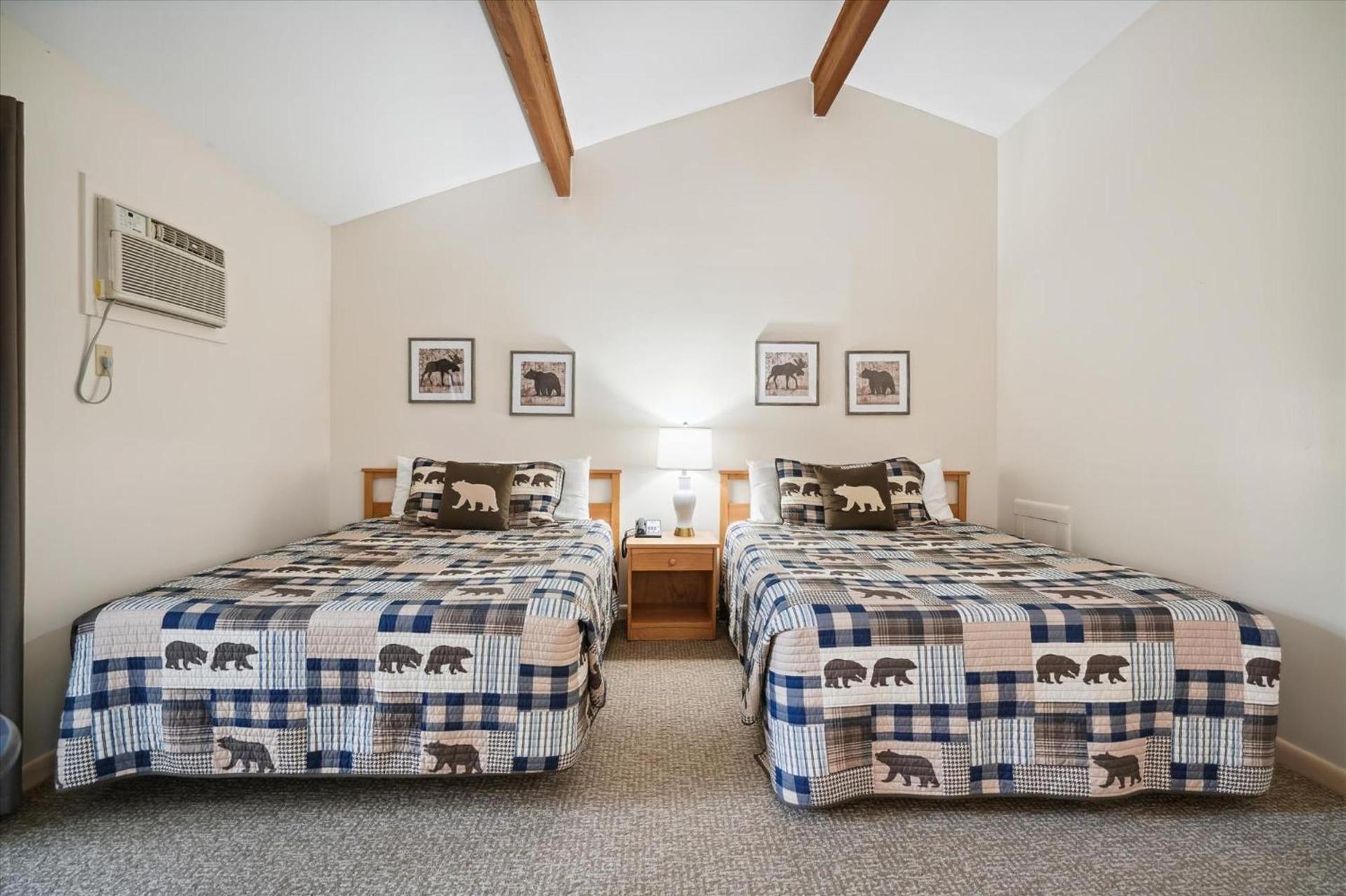 Cedarbrook Standard Hotel Room 201 photo 10