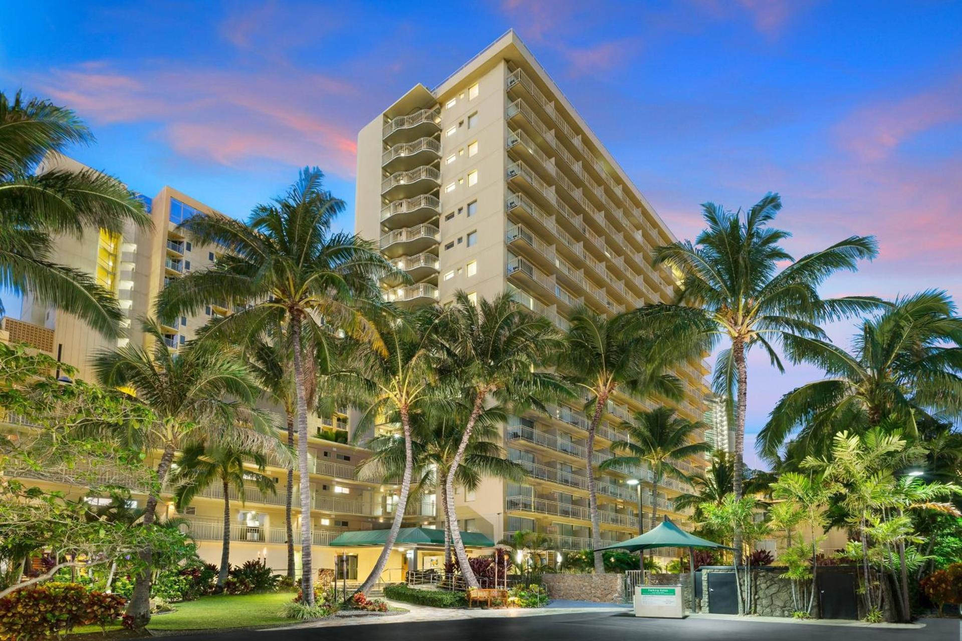 Courtyard by Marriott Waikiki Beach photo 1