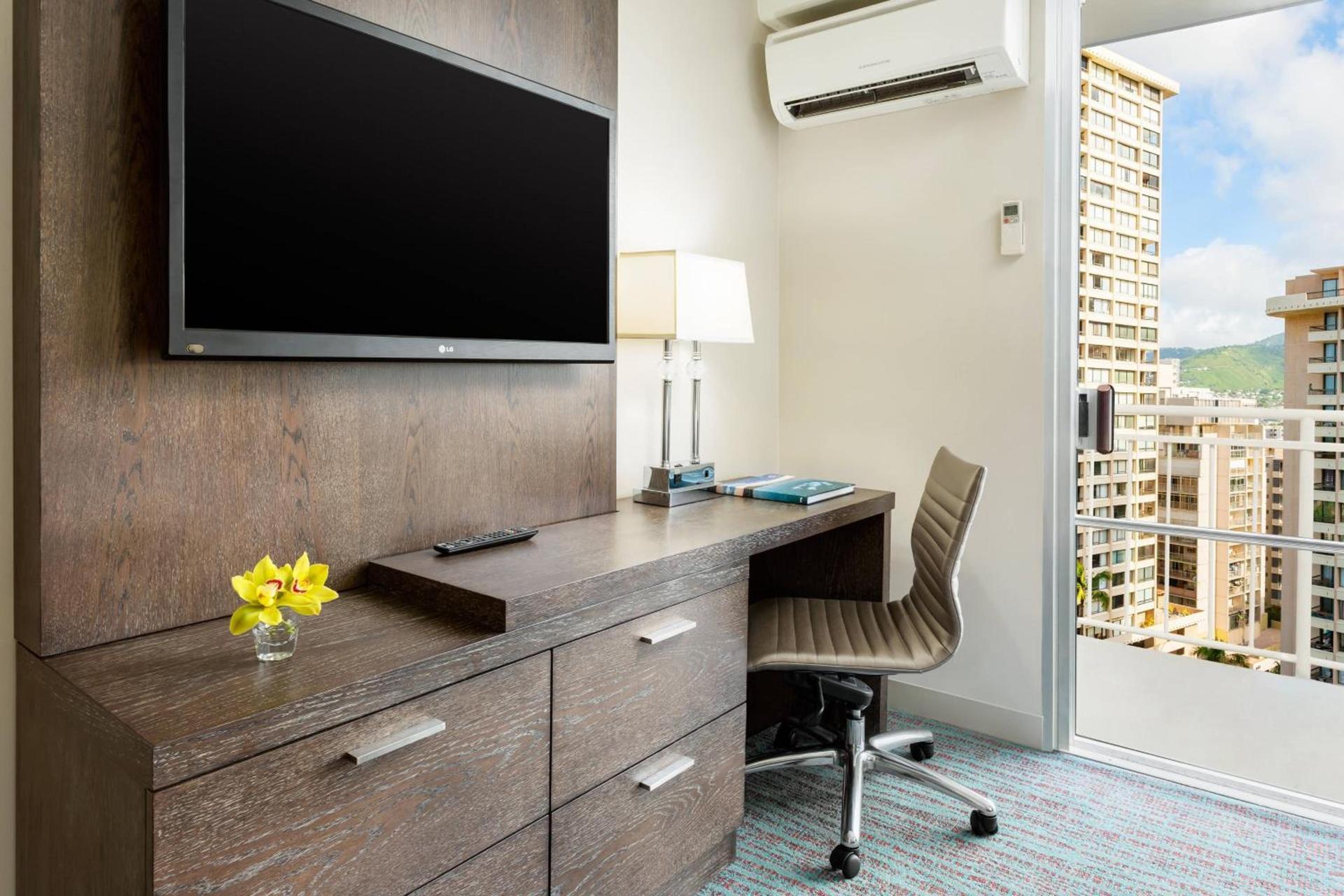 Courtyard by Marriott Waikiki Beach photo 10
