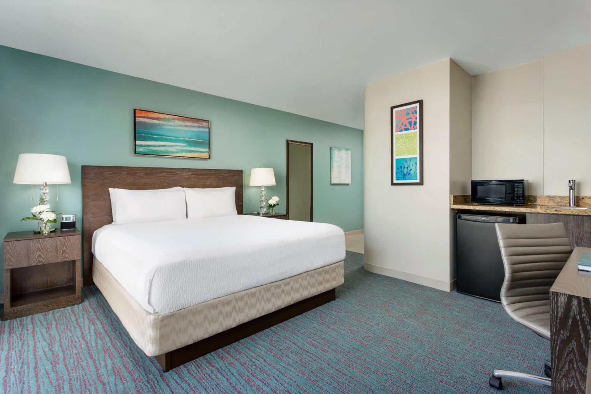 Courtyard by Marriott Waikiki Beach photo 14