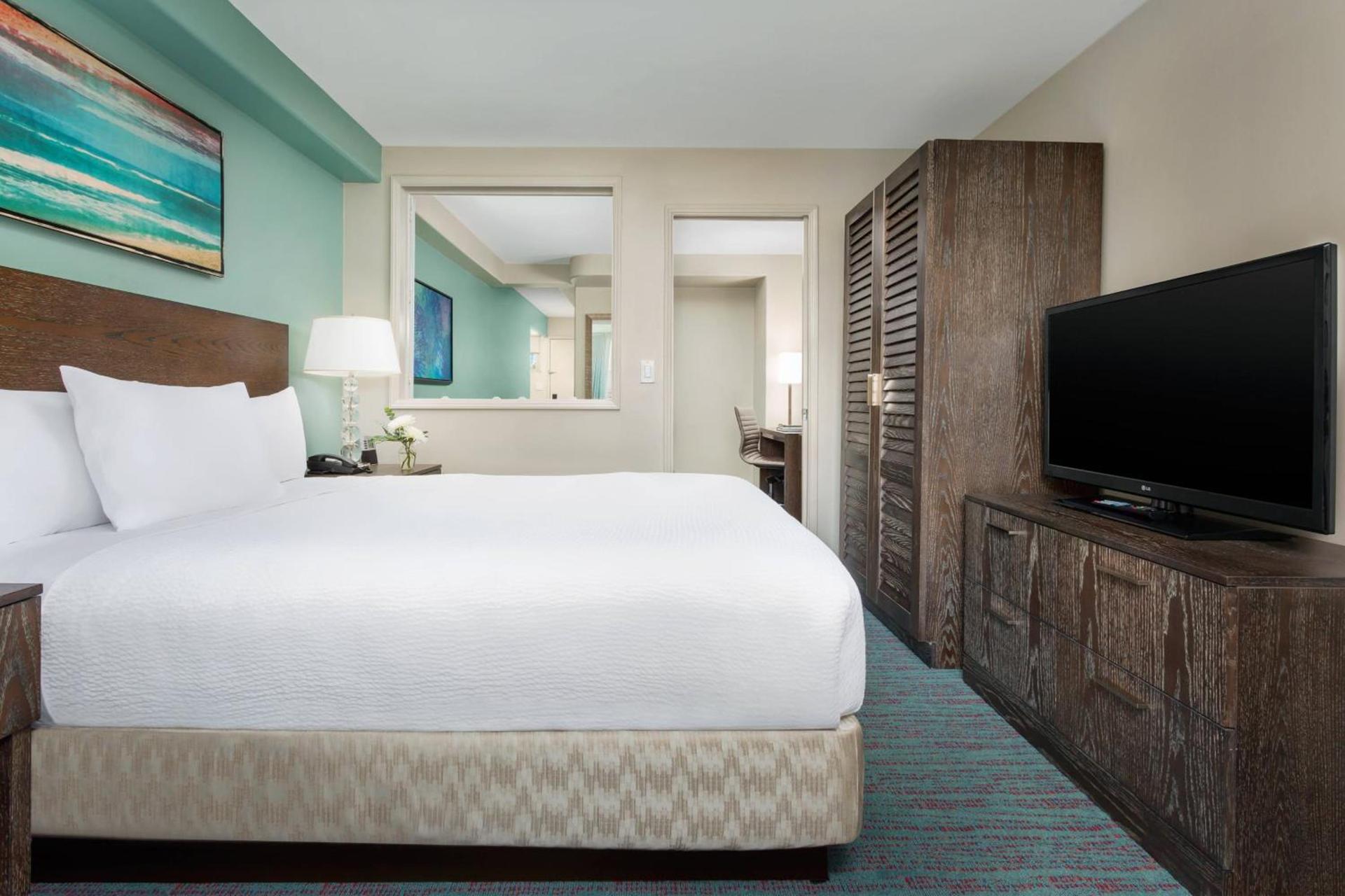 Courtyard by Marriott Waikiki Beach photo 33