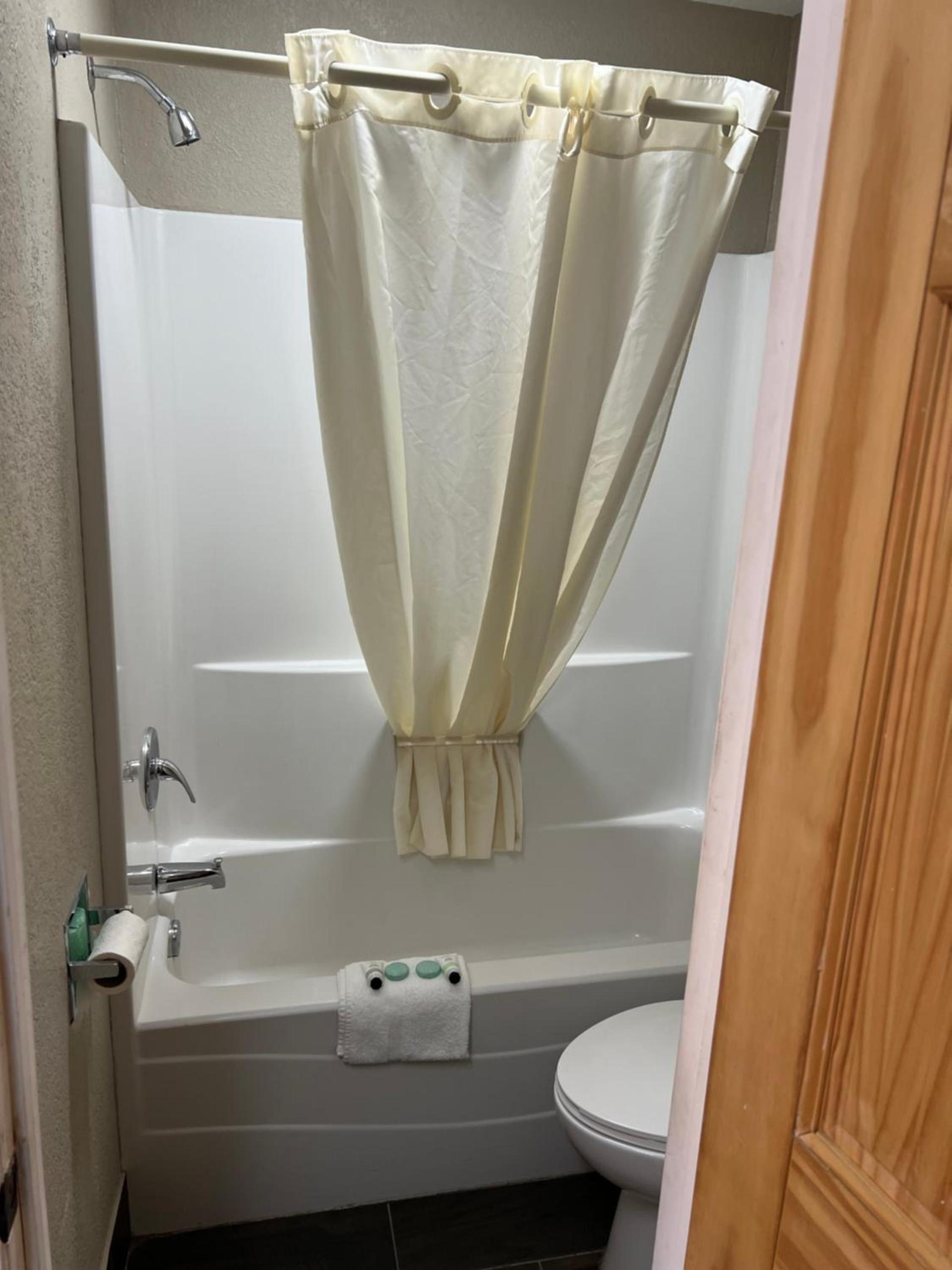 Westbridge Inn and Suites photo 4