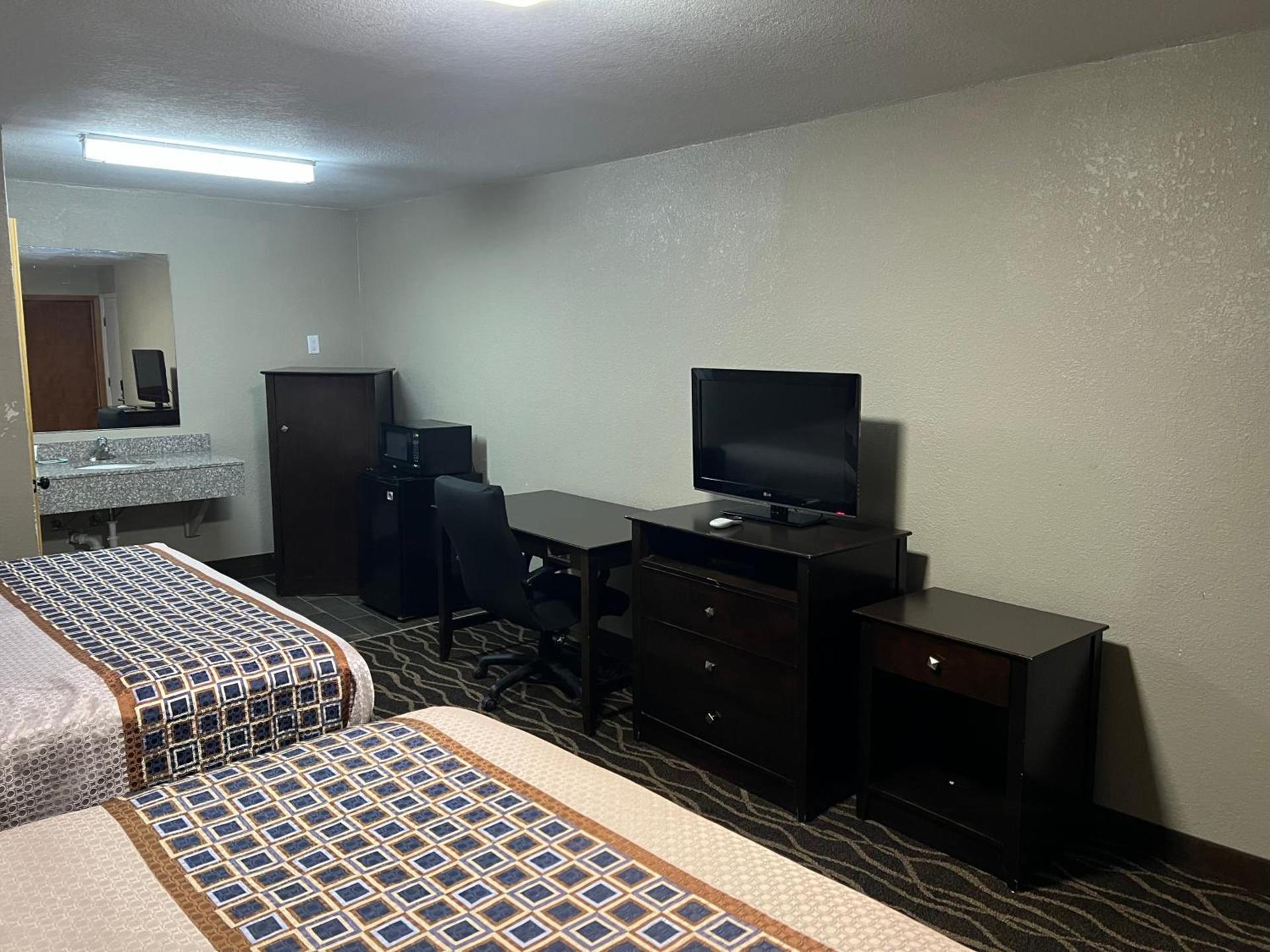 Westbridge Inn and Suites photo 6