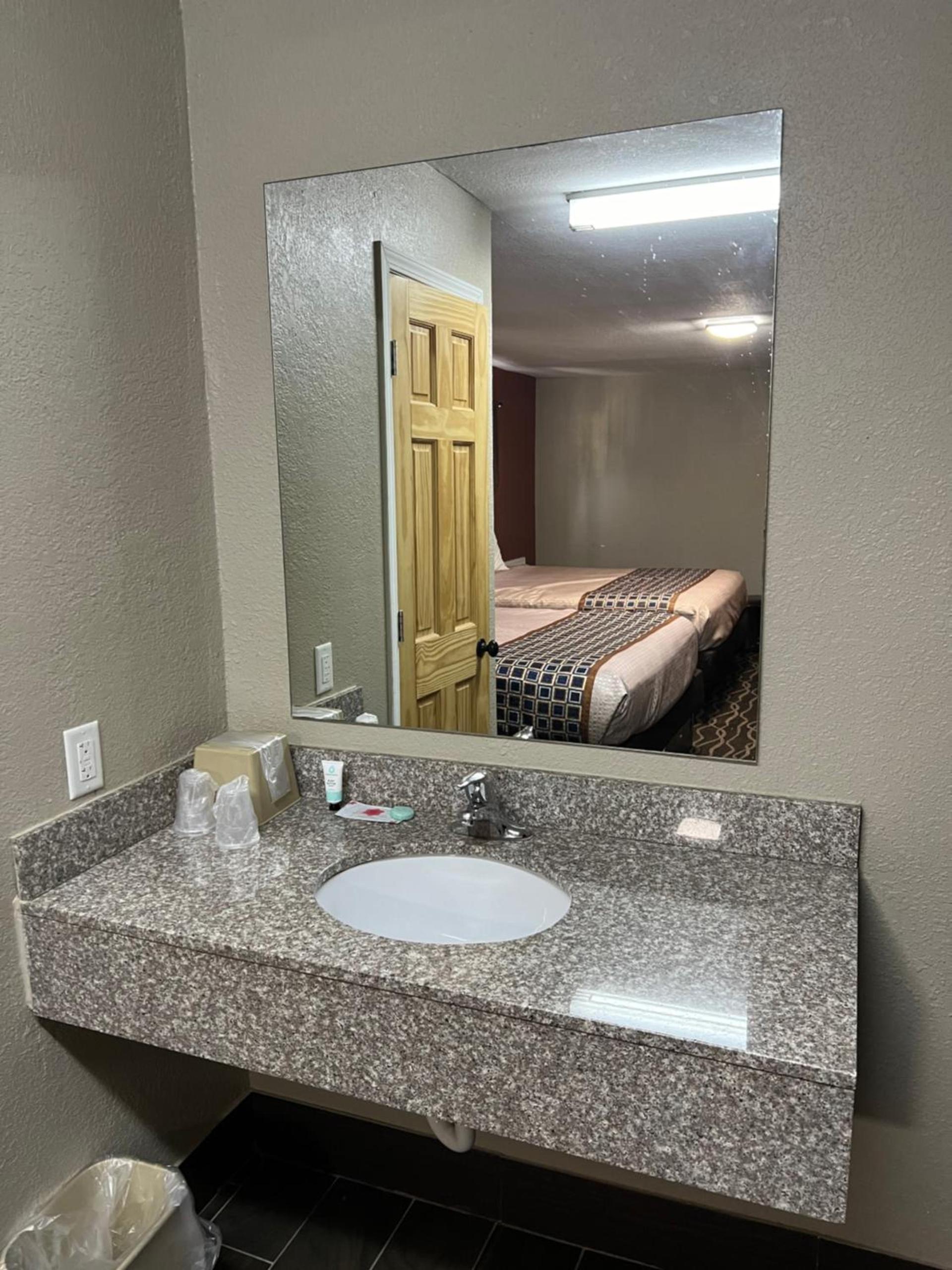 Westbridge Inn and Suites photo 7