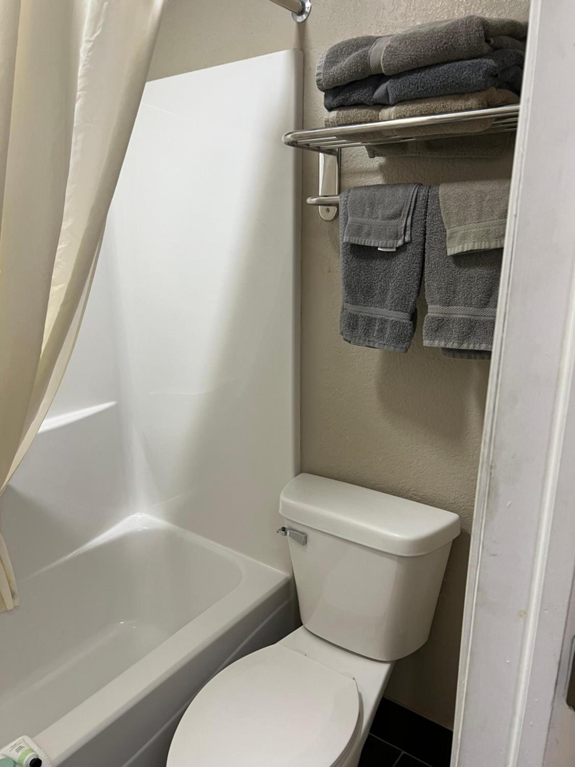 Westbridge Inn and Suites photo 8