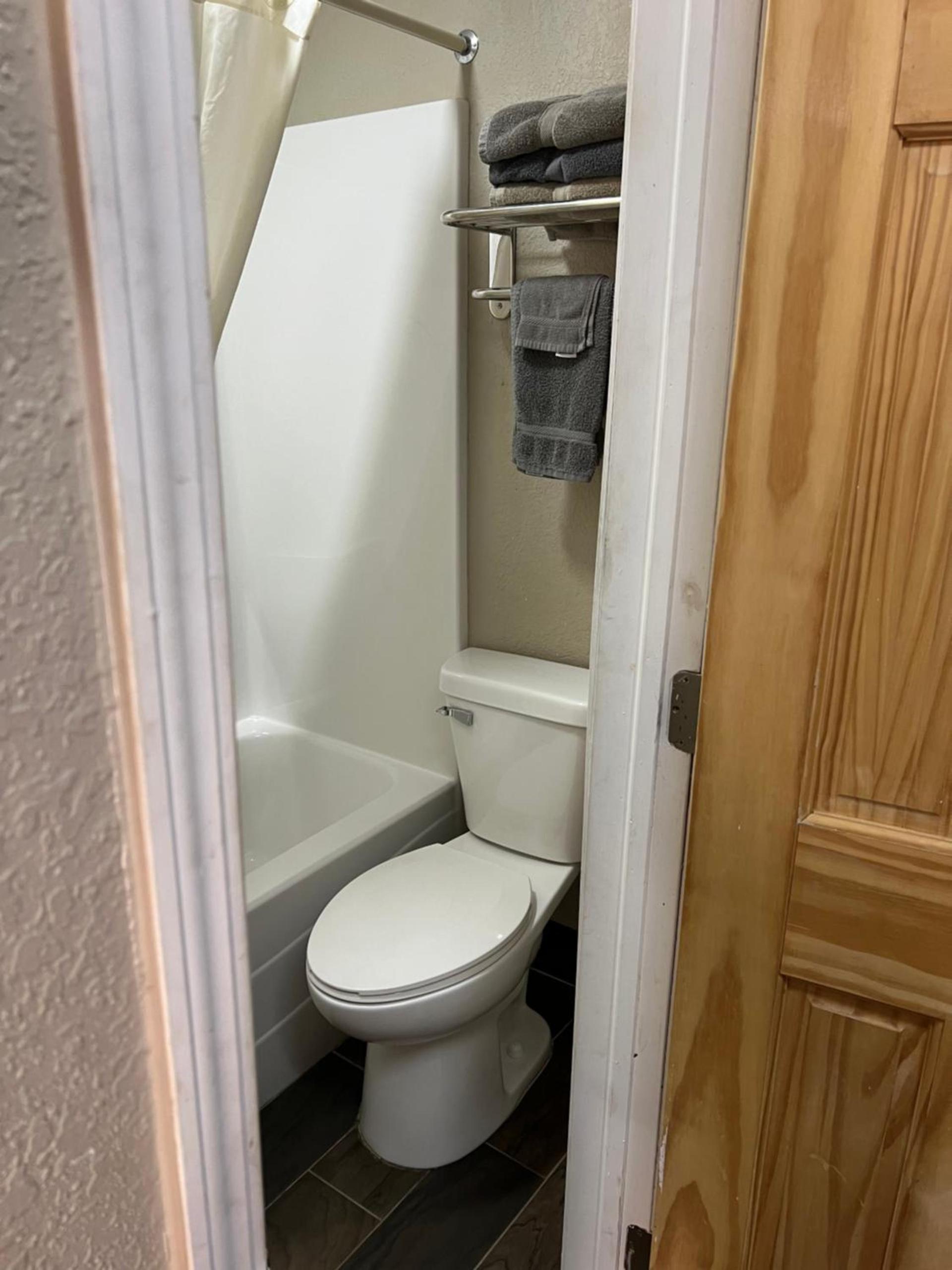 Westbridge Inn and Suites photo 9