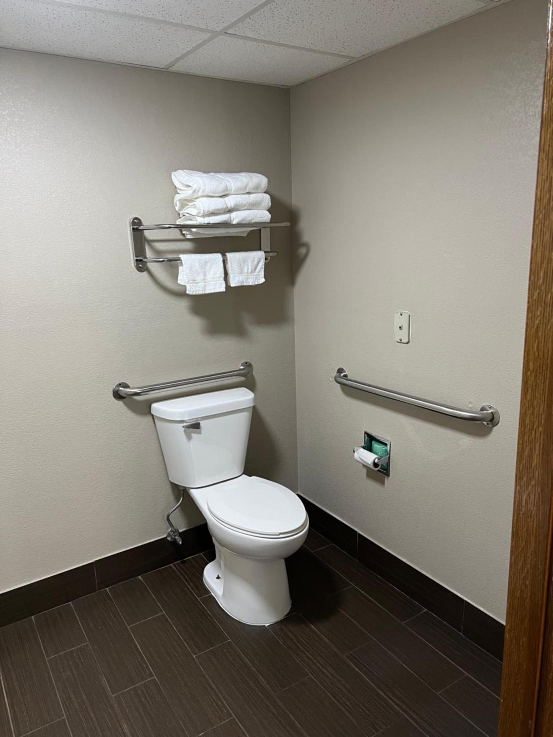 Westbridge Inn and Suites photo 10