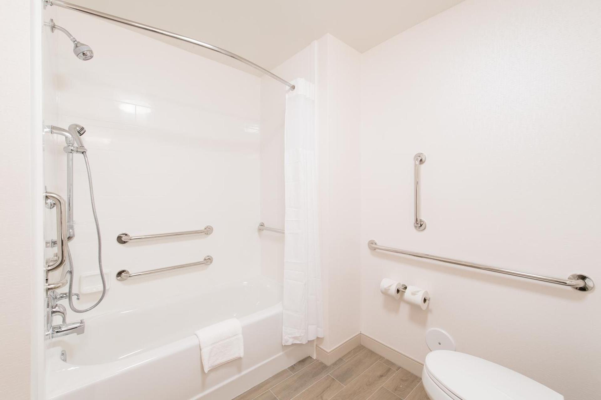 Hampton Inn and Suites Fayetteville, NC photo 35