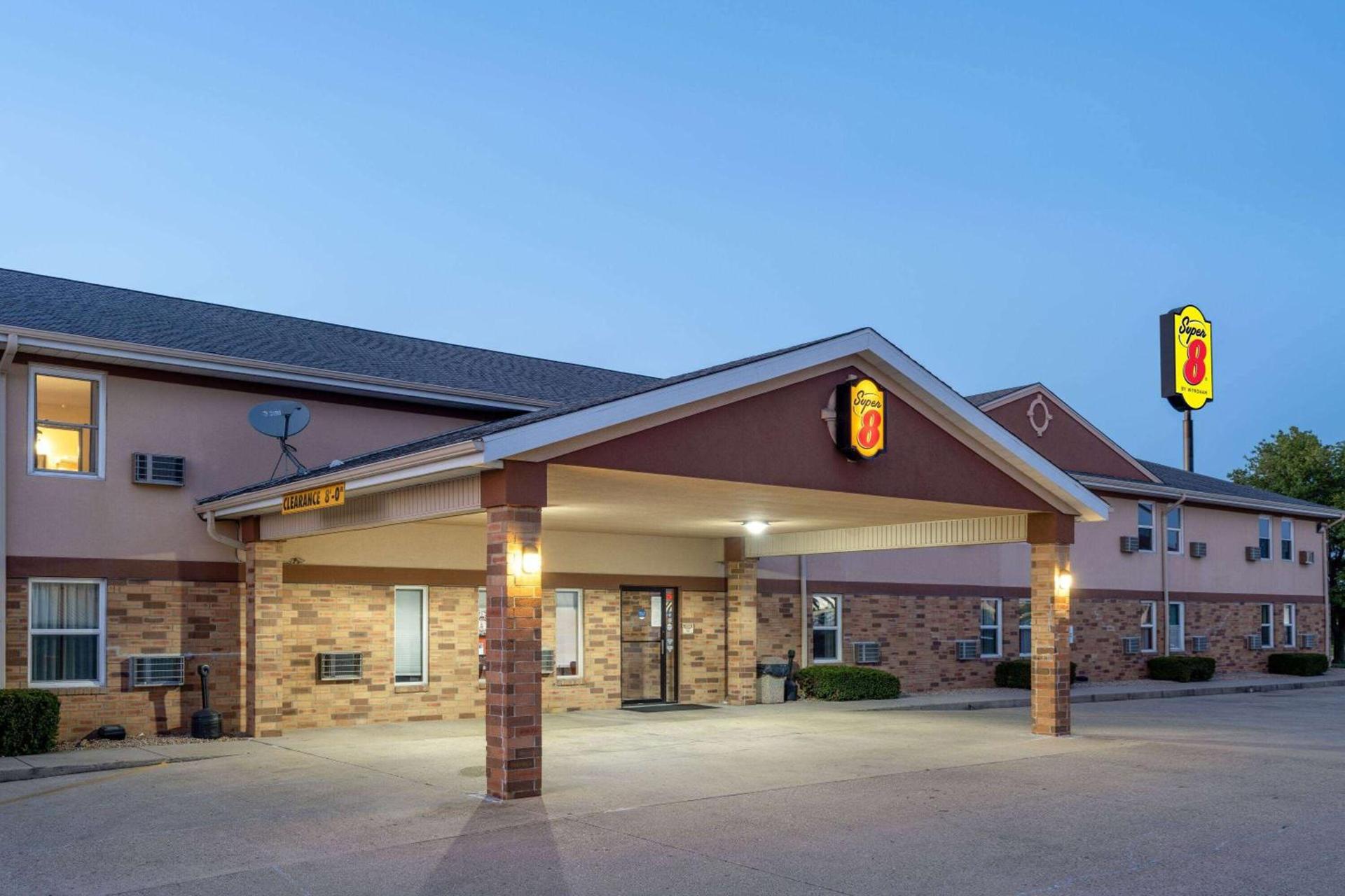 Super 8 by Wyndham Mattoon — hotel in Mattoon