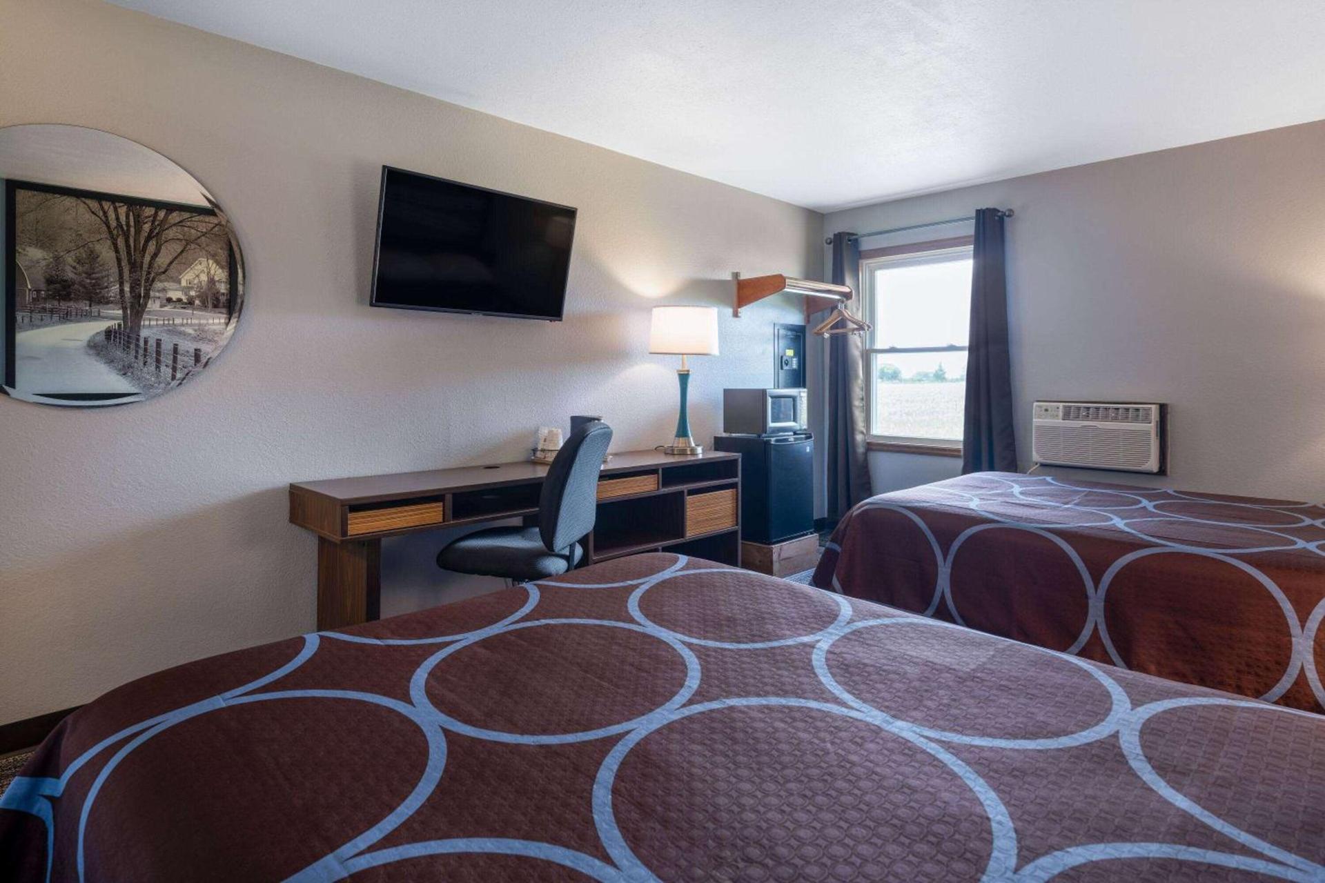 Super 8 by Wyndham Mattoon photo 11