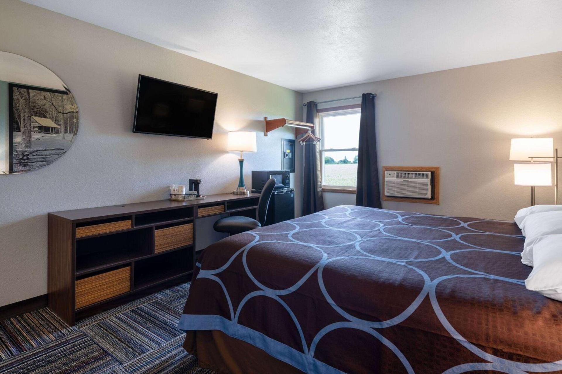 Super 8 by Wyndham Mattoon photo 14