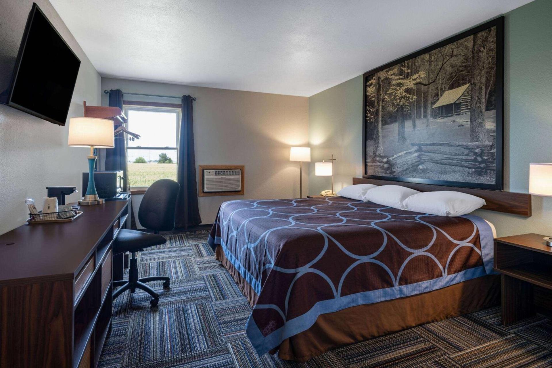 Super 8 by Wyndham Mattoon photo 13