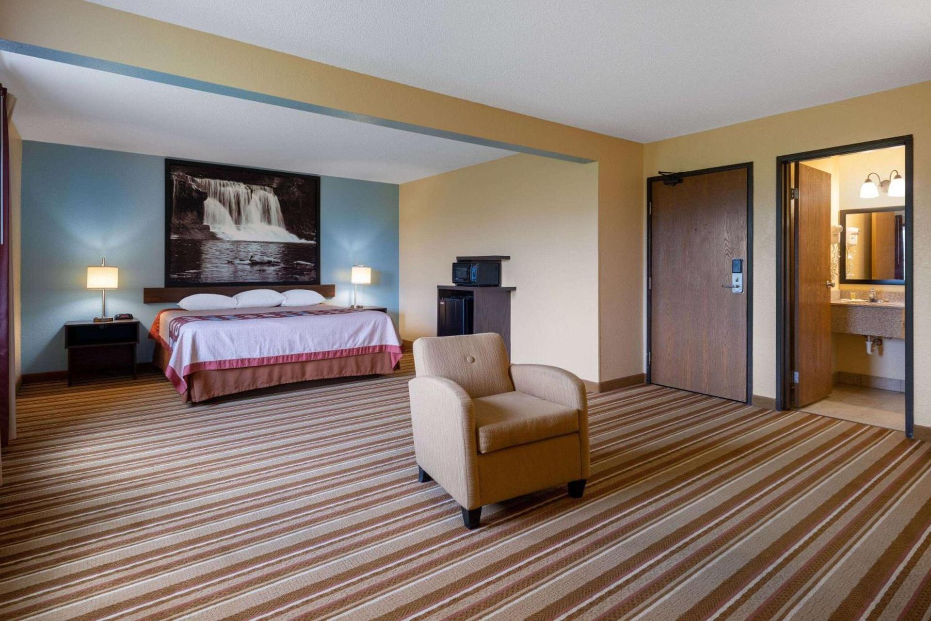 Super 8 by Wyndham Mattoon photo 26