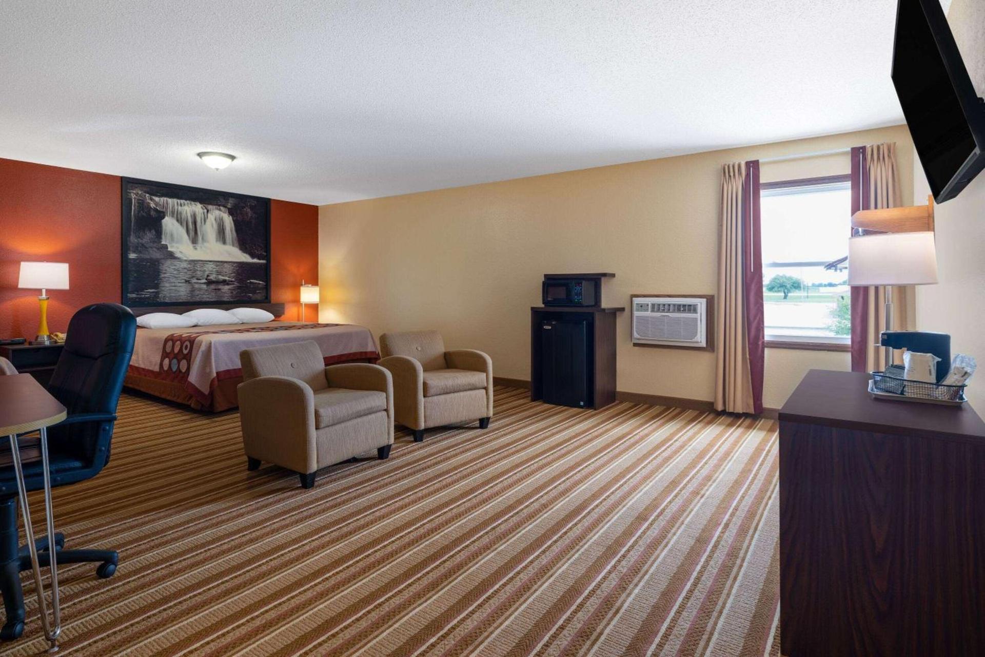 Super 8 by Wyndham Mattoon photo 28