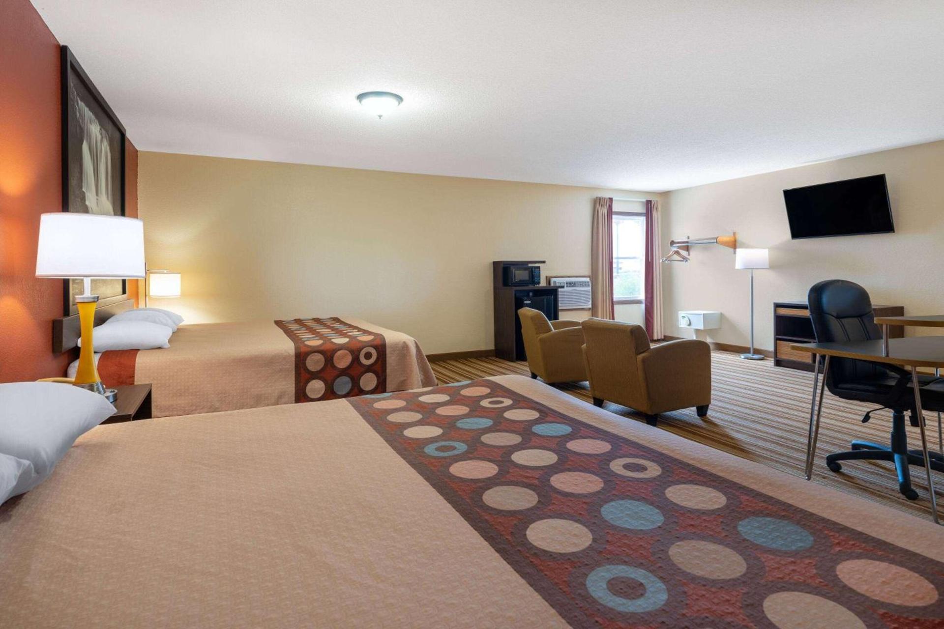 Super 8 by Wyndham Mattoon photo 30