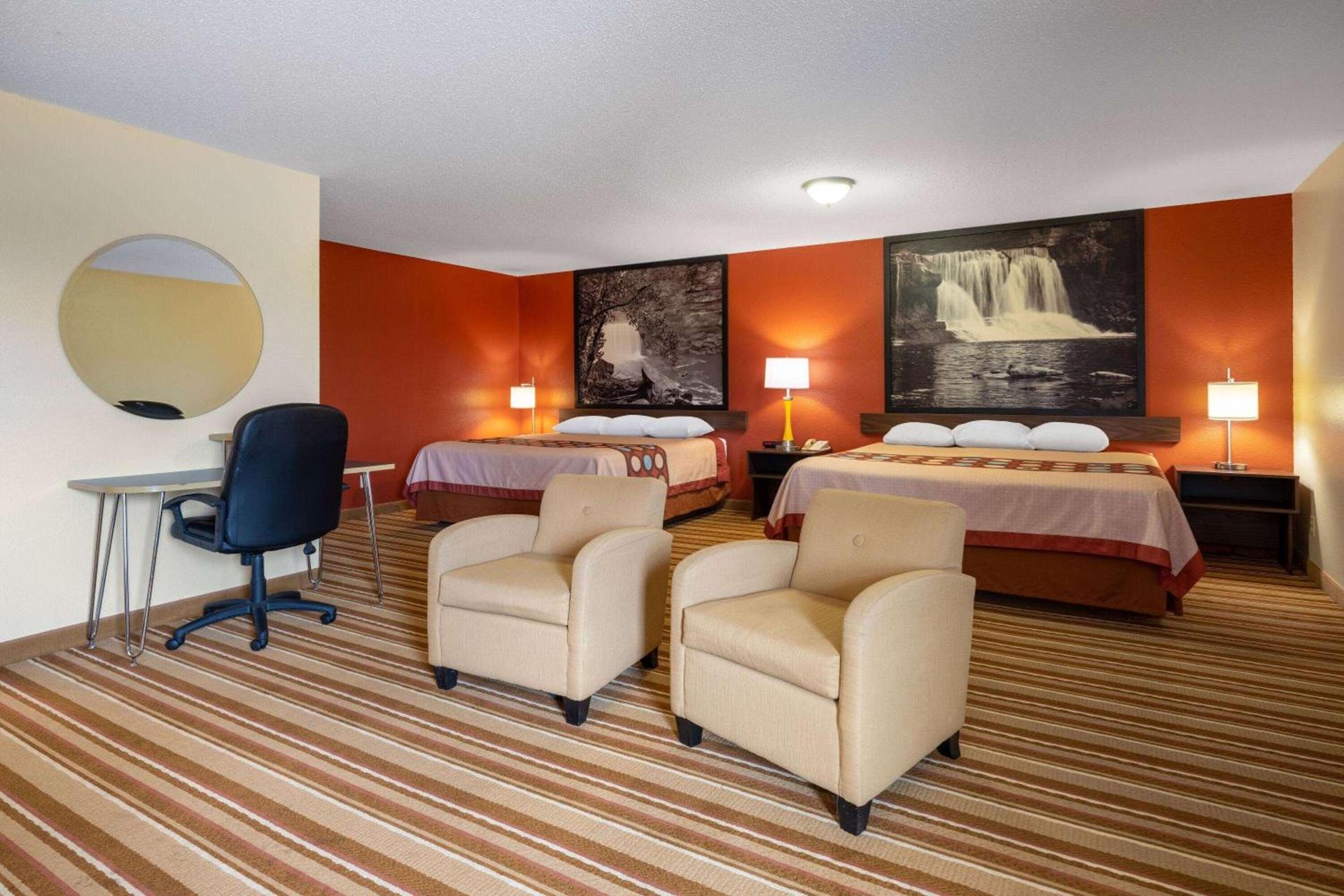 Super 8 by Wyndham Mattoon photo 29