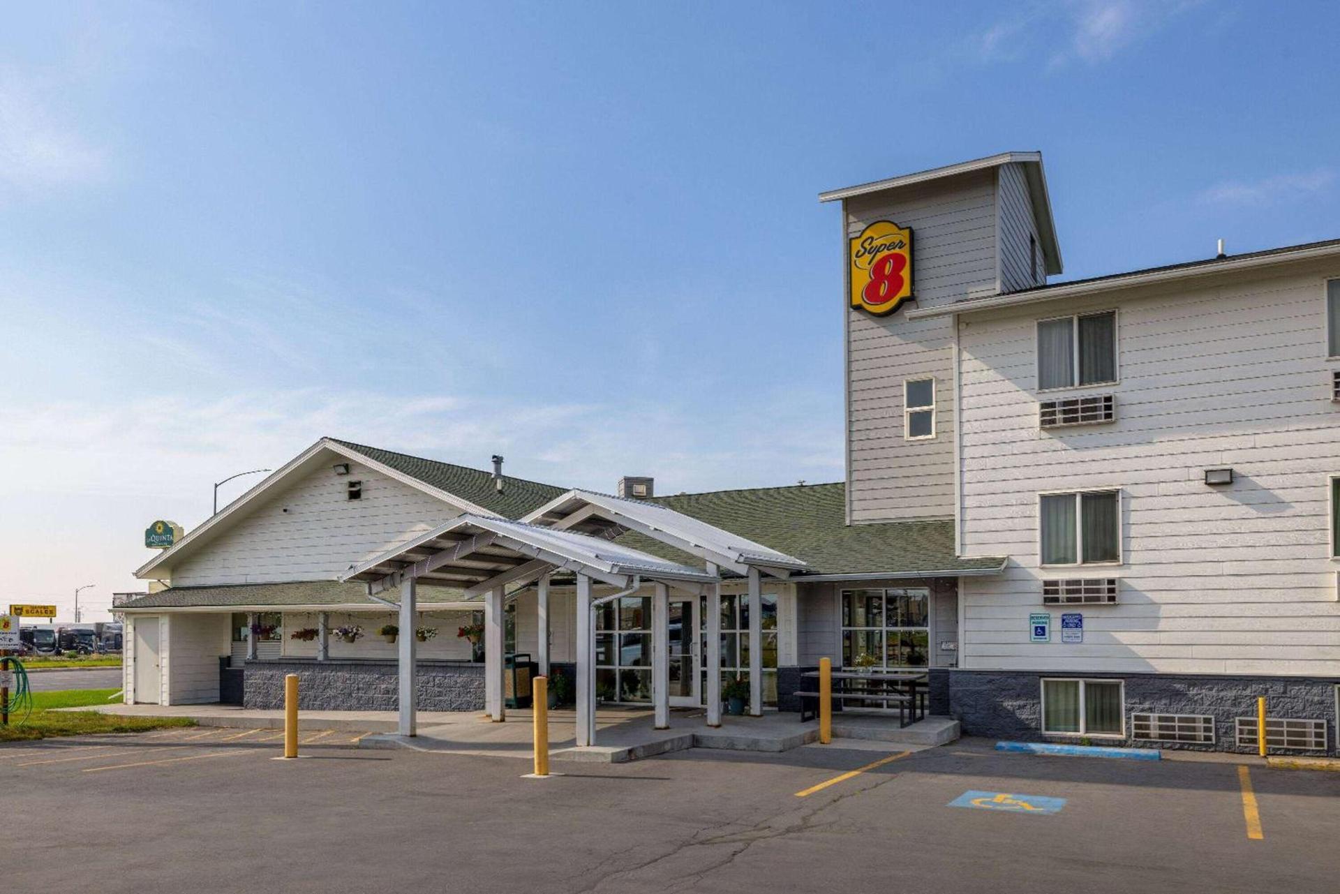 Super 8 by Wyndham Belgrade/Bozeman Airport photo 4