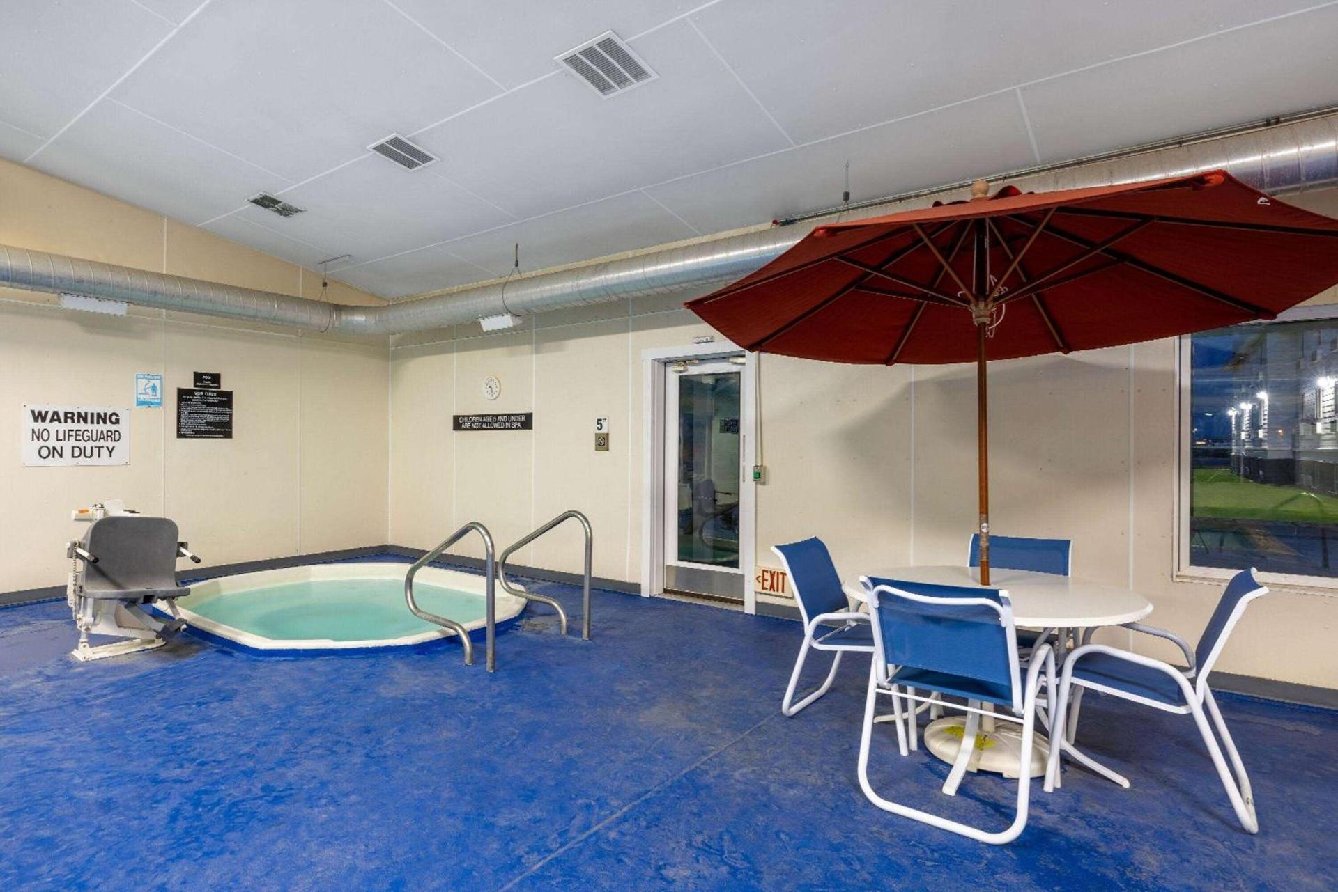 Super 8 by Wyndham Belgrade/Bozeman Airport photo 10