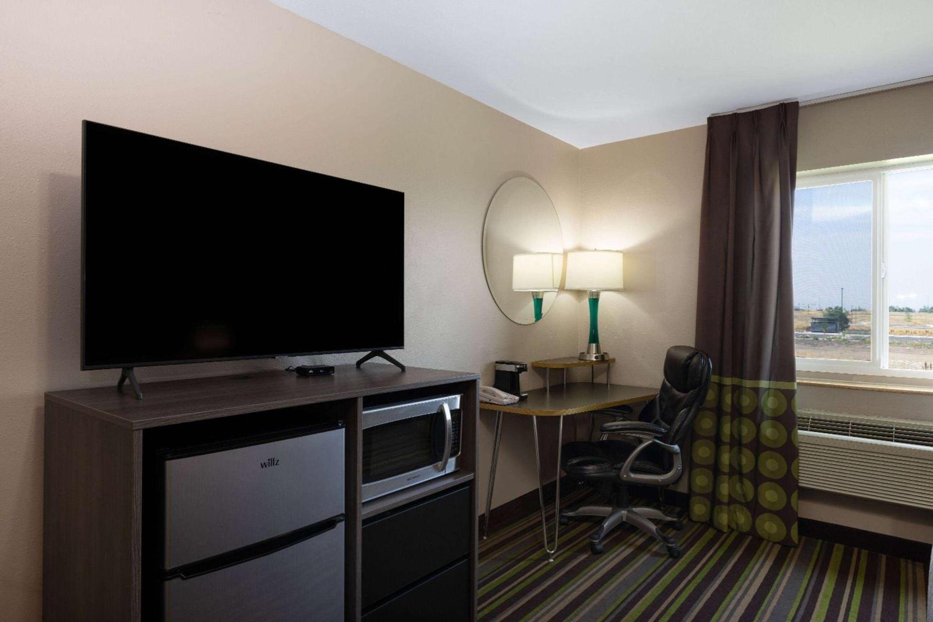 Super 8 by Wyndham Belgrade/Bozeman Airport photo 17