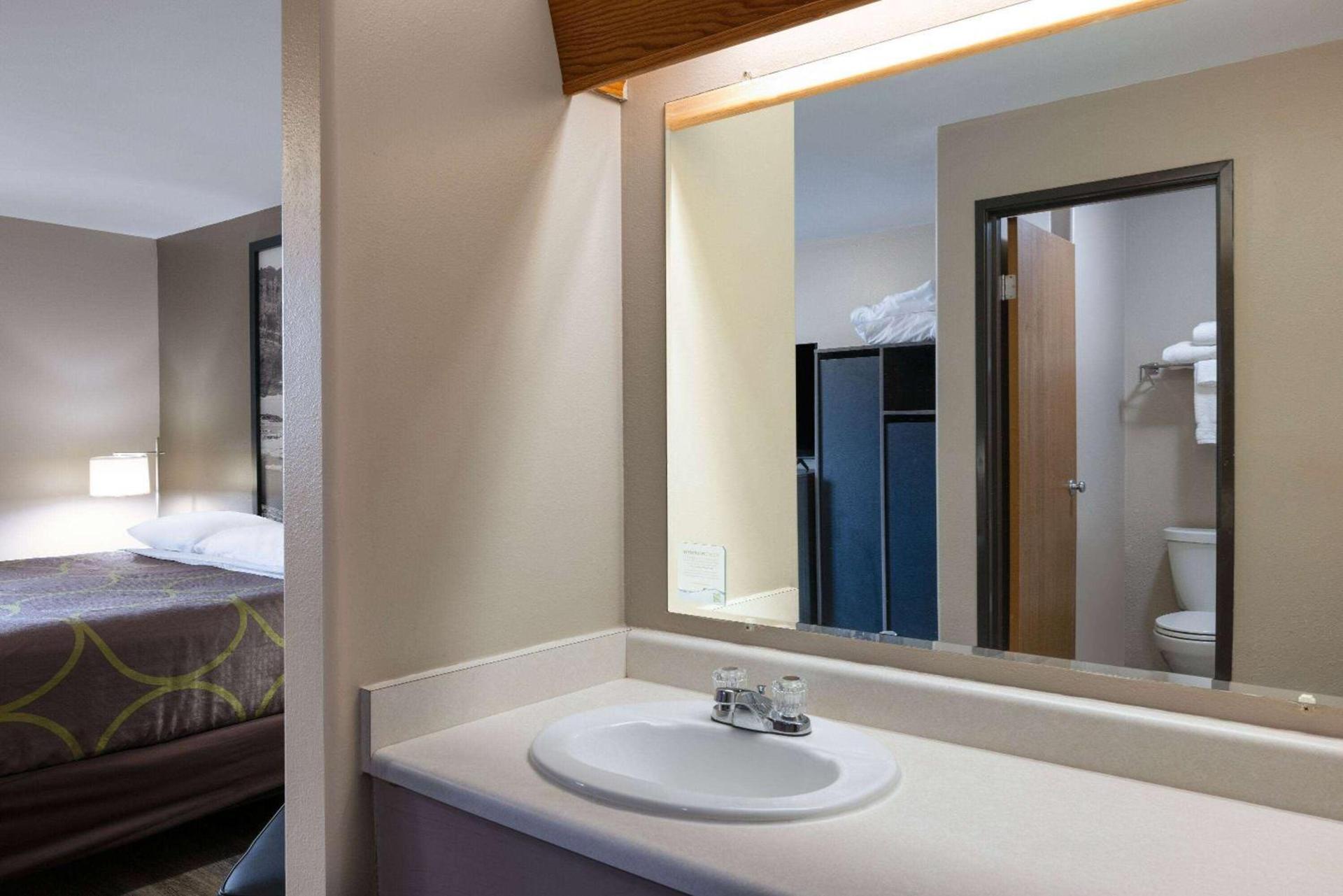 Super 8 by Wyndham Belgrade/Bozeman Airport photo 26