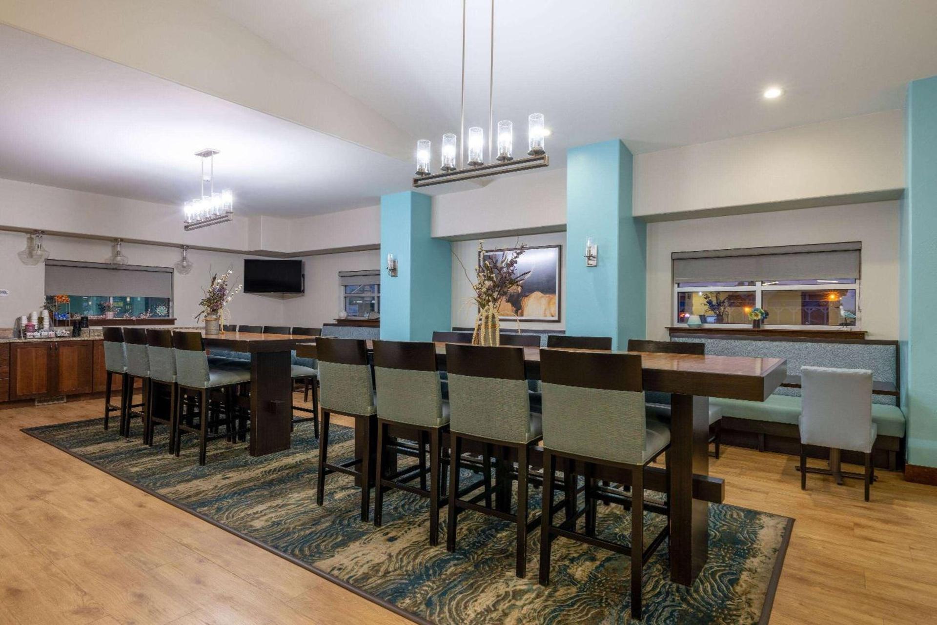 Super 8 by Wyndham Belgrade/Bozeman Airport photo 35