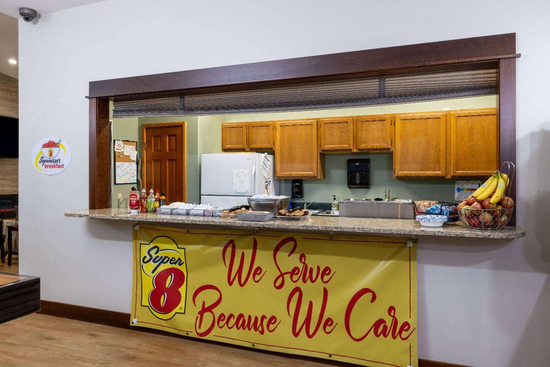 Super 8 by Wyndham Belgrade/Bozeman Airport photo 37