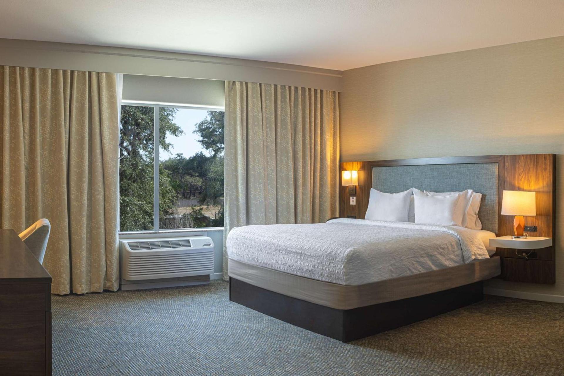 Hampton Inn & Suites Boerne photo 23