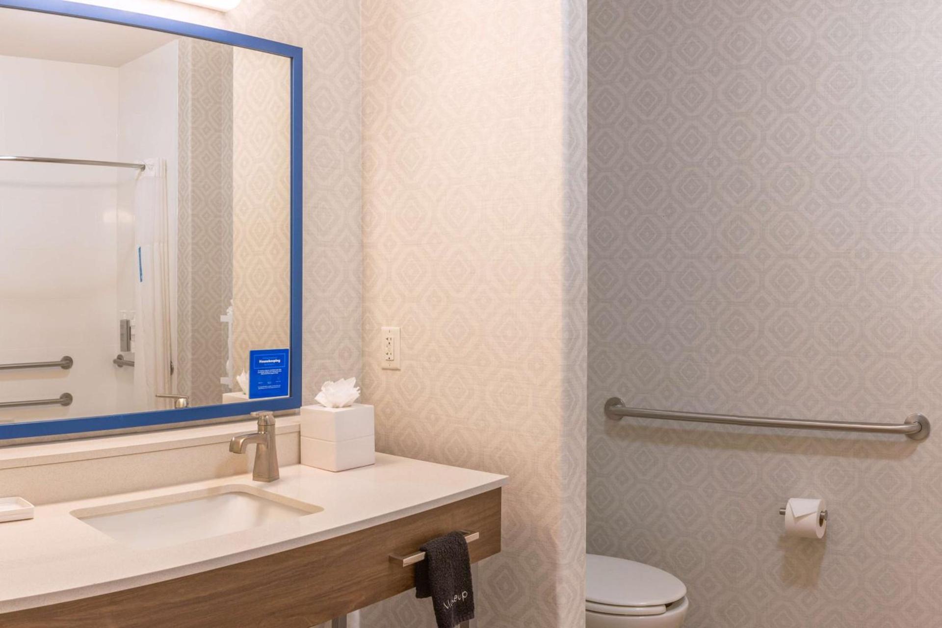Hampton Inn & Suites Boerne photo 32