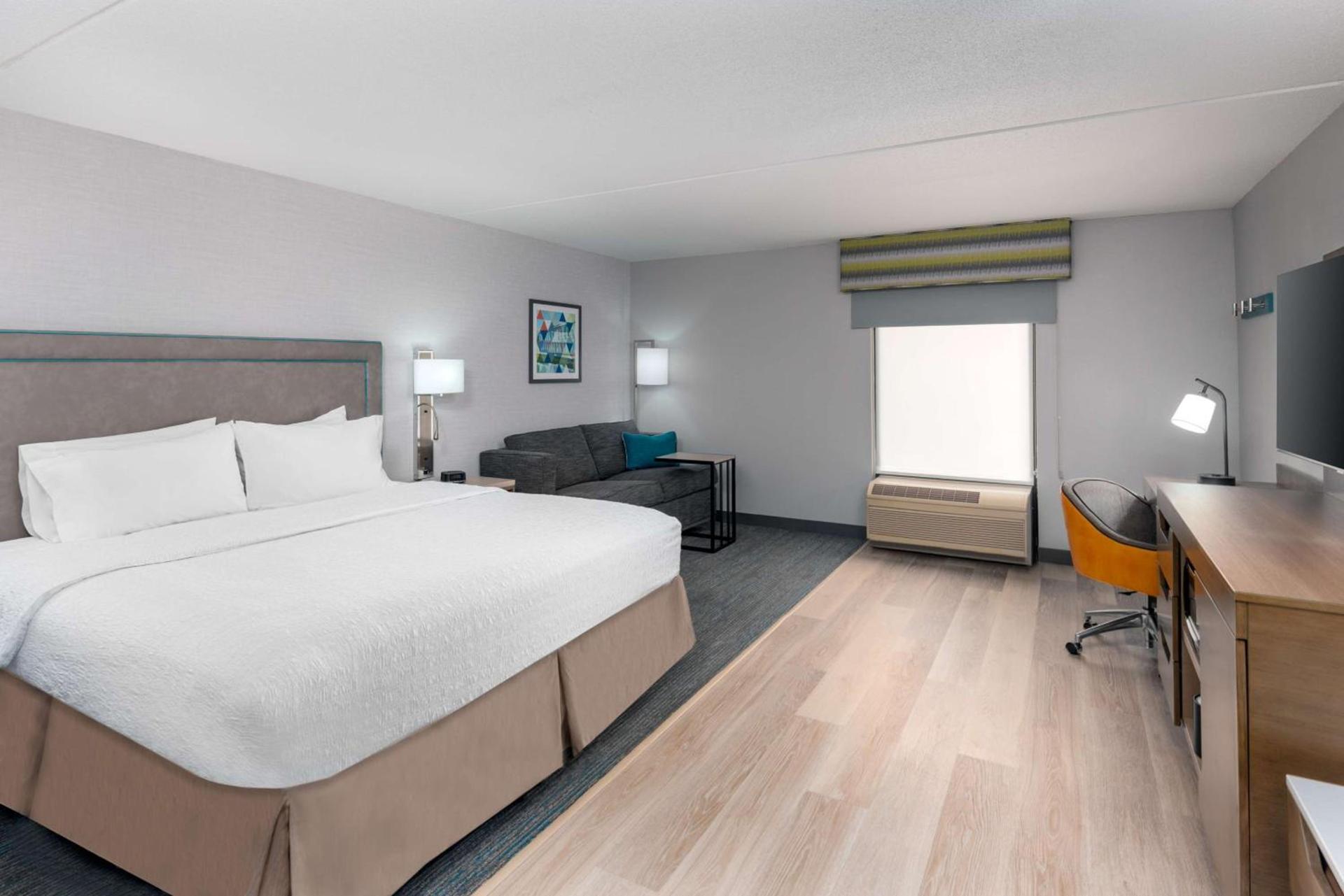 Hampton Inn Hartford Airport photo 15