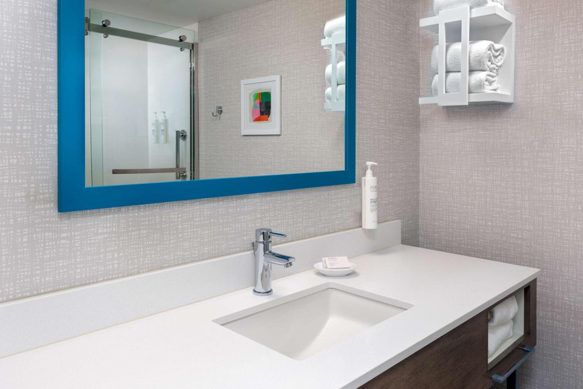 Hampton Inn Hartford Airport photo 20