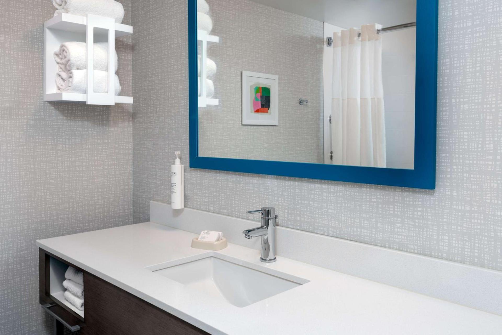 Hampton Inn Hartford Airport photo 22