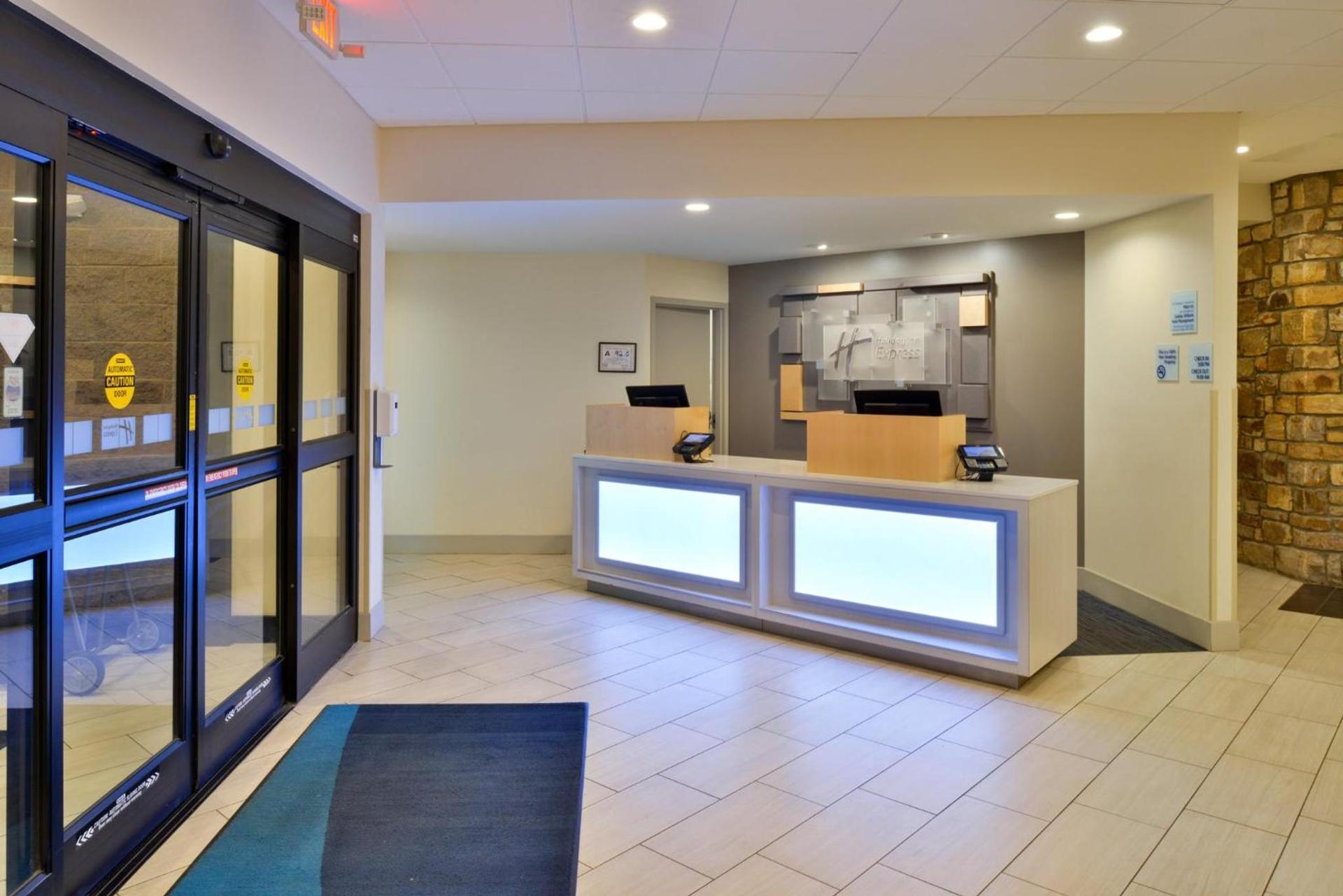 Holiday Inn Express Blowing Rock South, an IHG Hotel photo 97