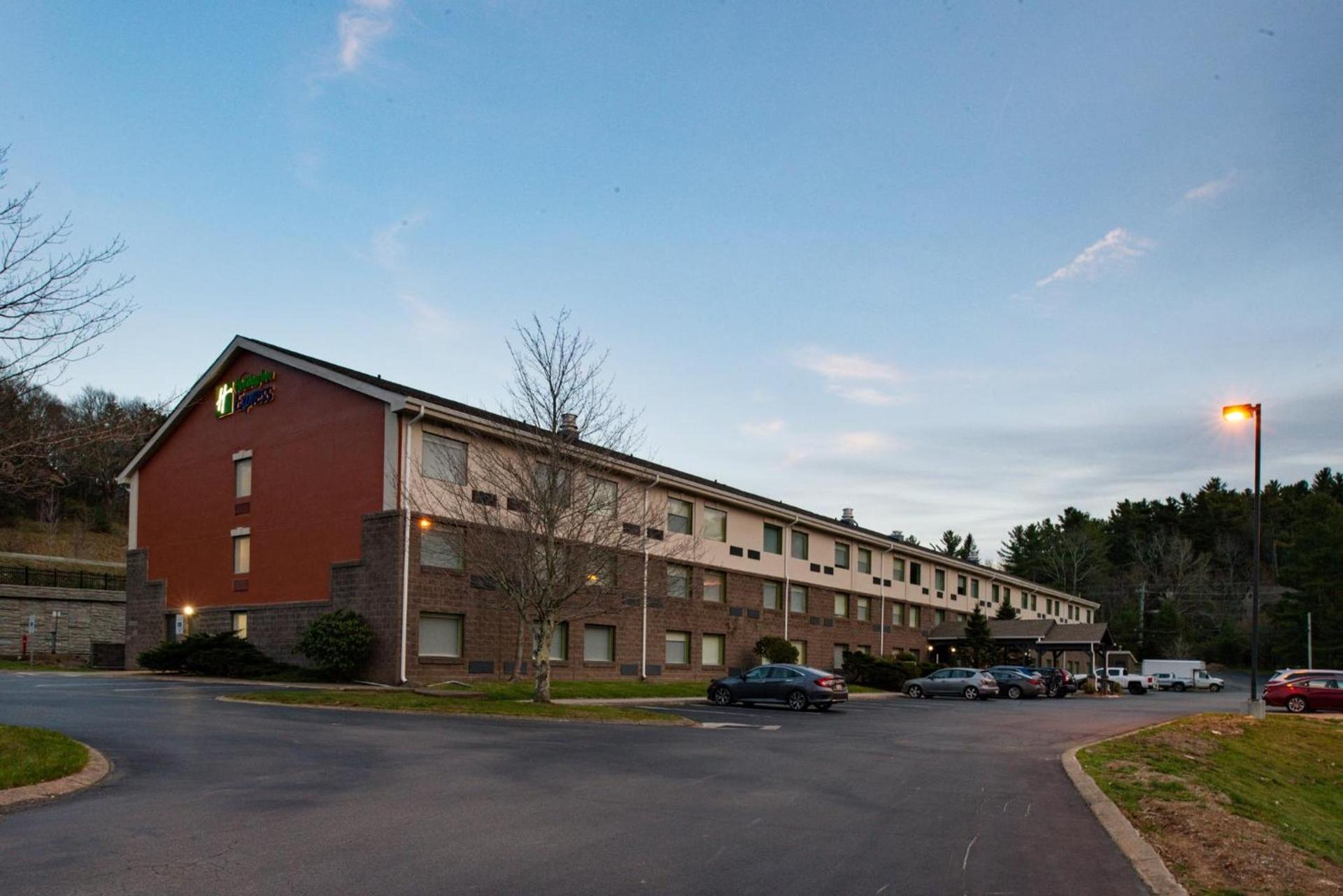 Holiday Inn Express Blowing Rock South, an IHG Hotel photo 53
