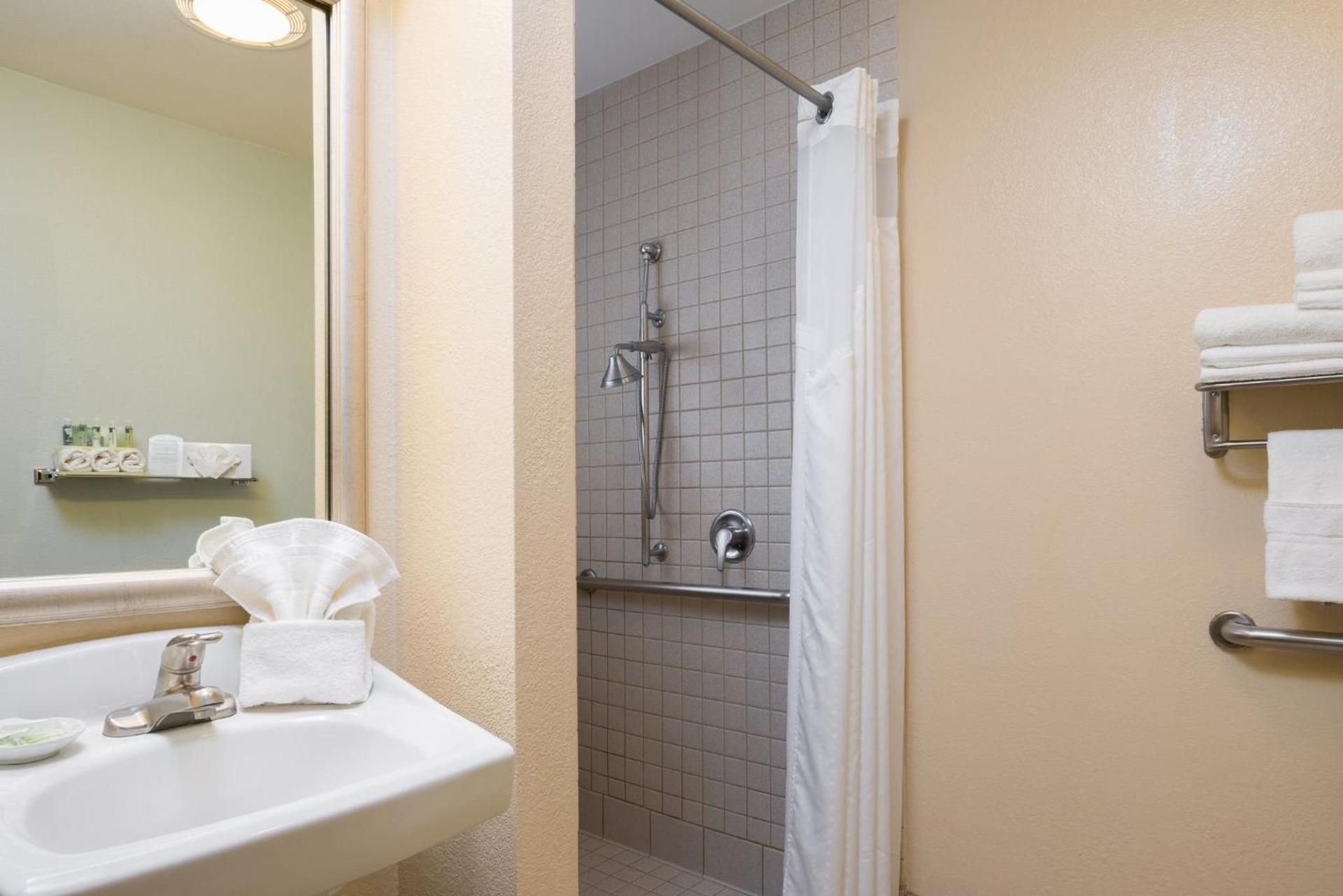 Holiday Inn Express & Suites Santa Clara - Silicon Valley by IHG photo 13