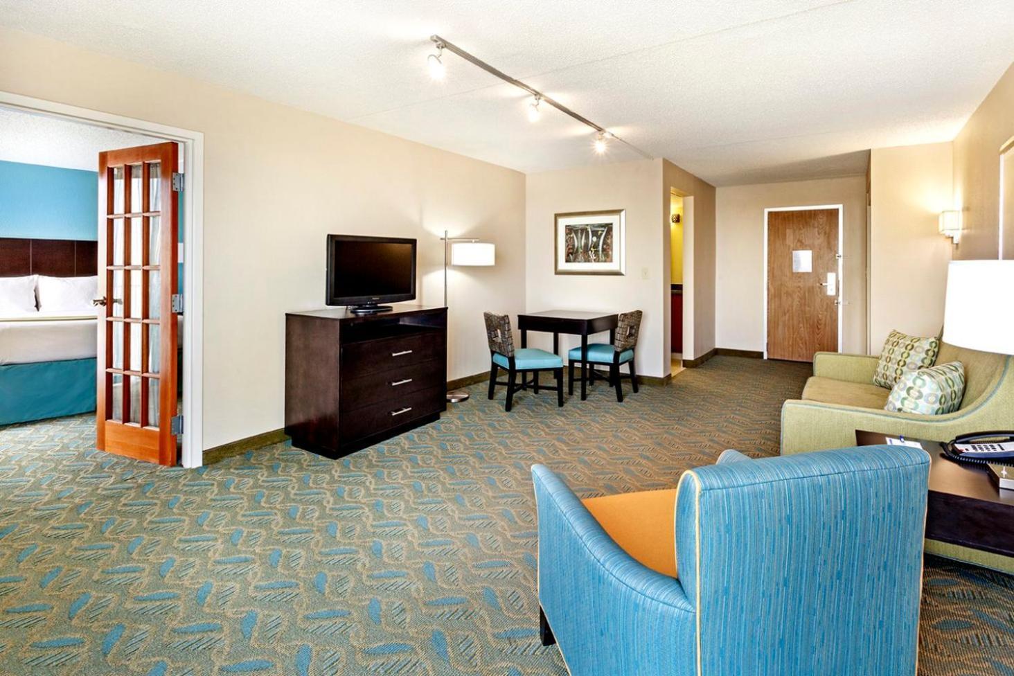 Holiday Inn Express & Suites Charleston DWTN - Medical CTR by IHG photo 19