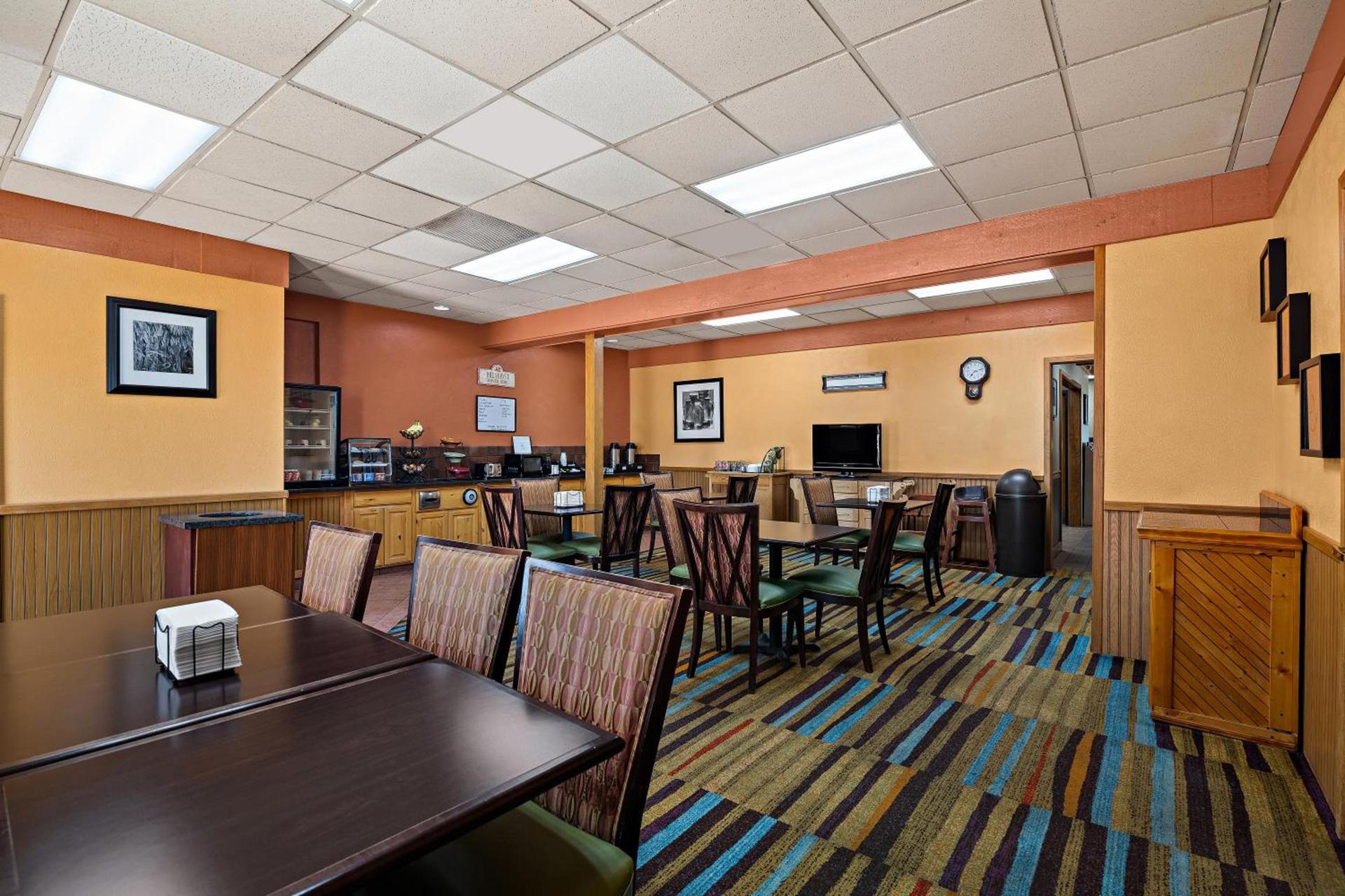 Rodeway Inn McPherson East photo 47