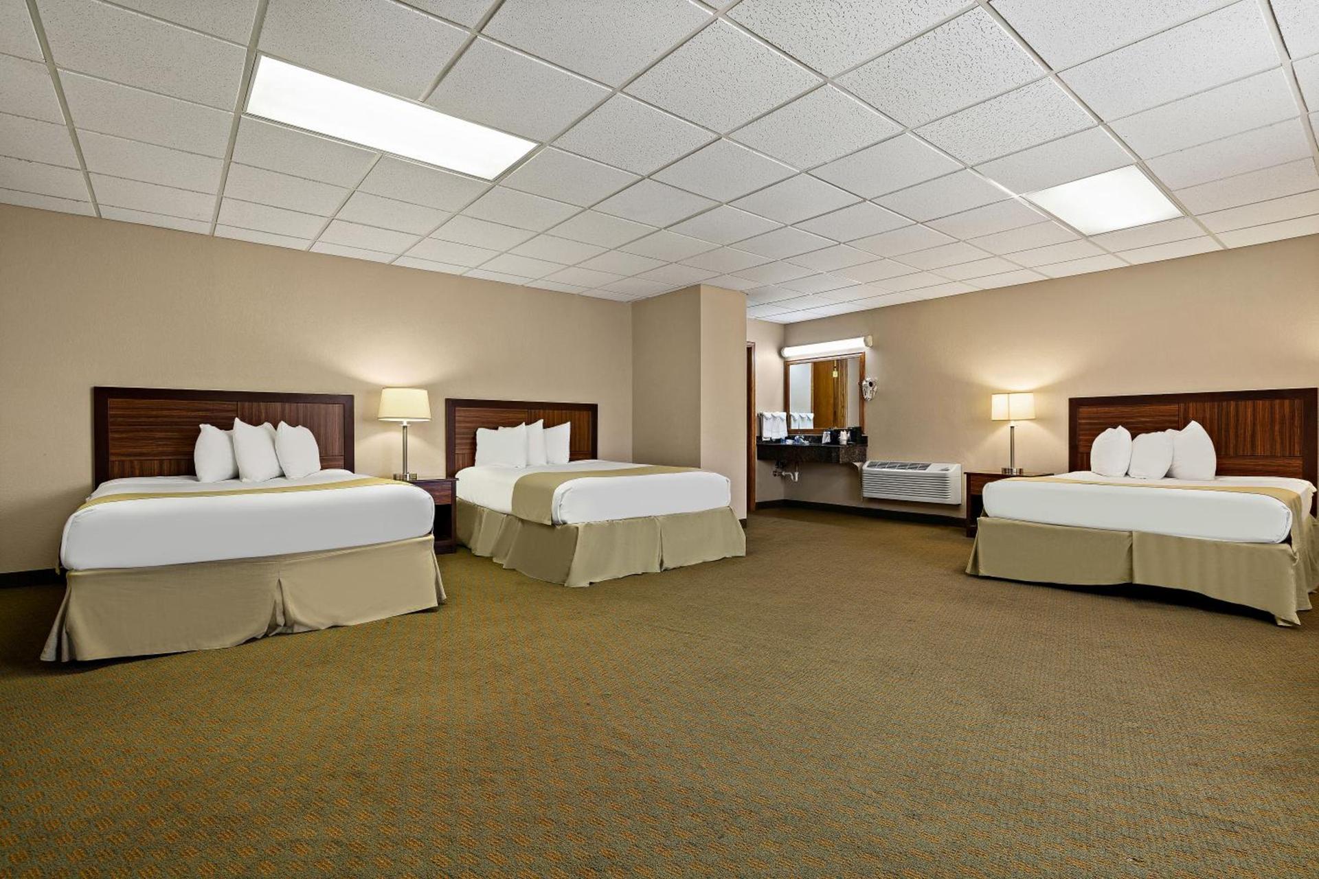 Rodeway Inn McPherson East photo 57