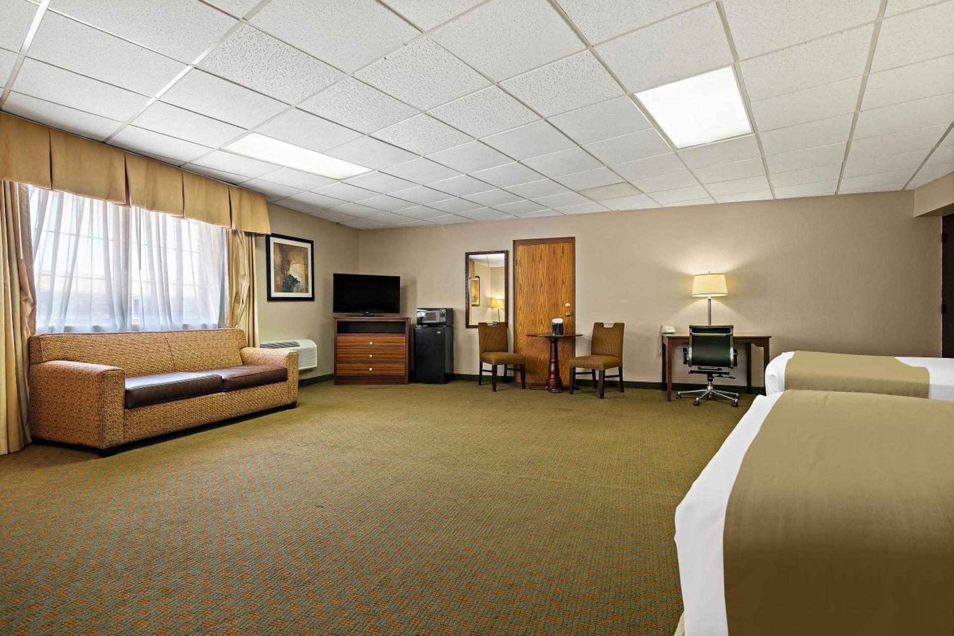 Rodeway Inn McPherson East photo 58