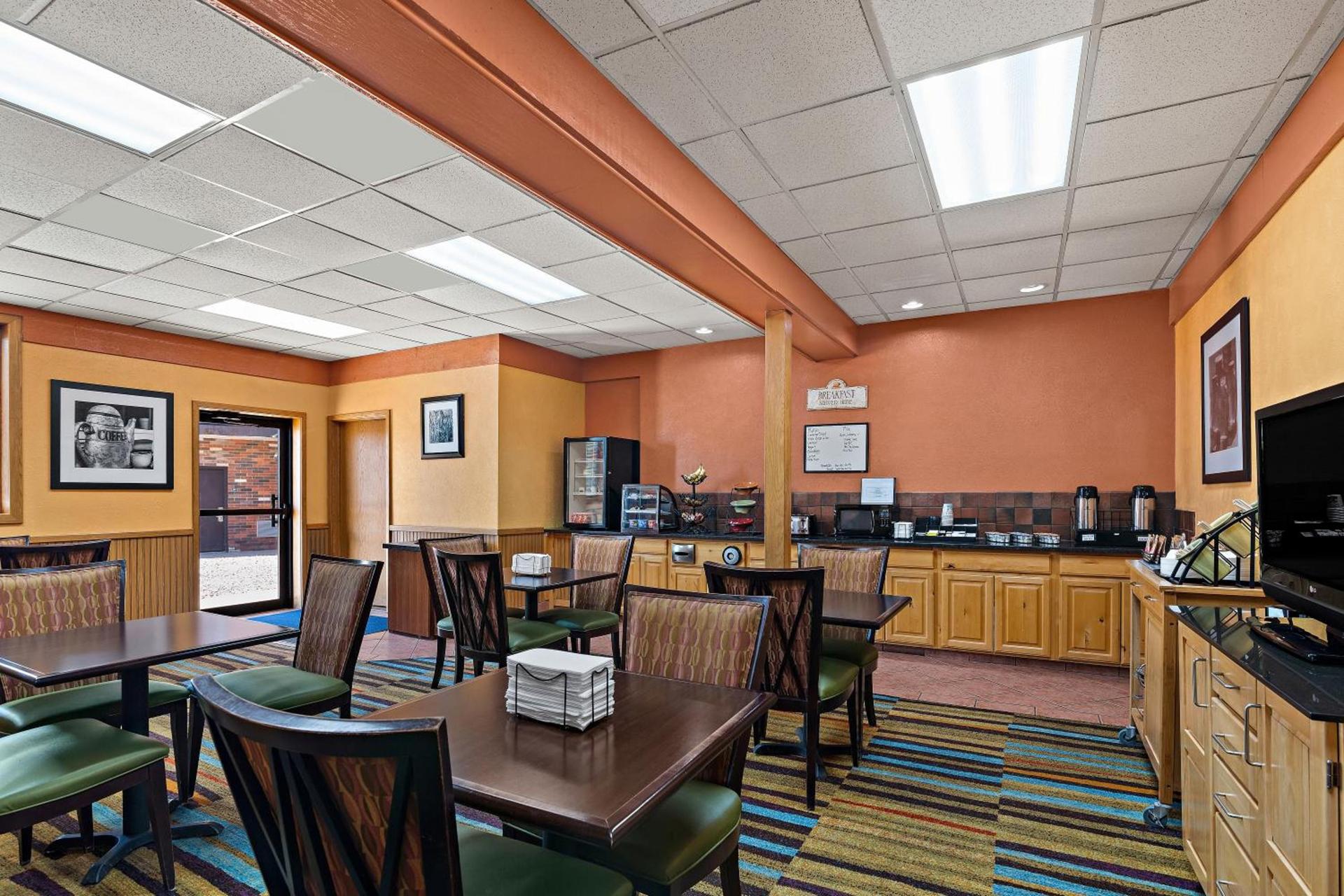Rodeway Inn McPherson East photo 46