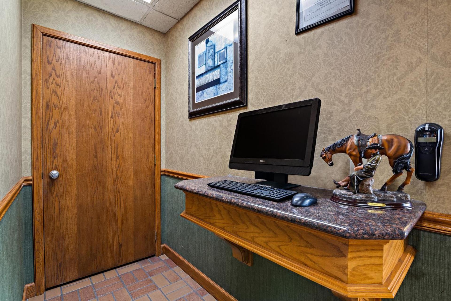 Rodeway Inn McPherson East photo 45