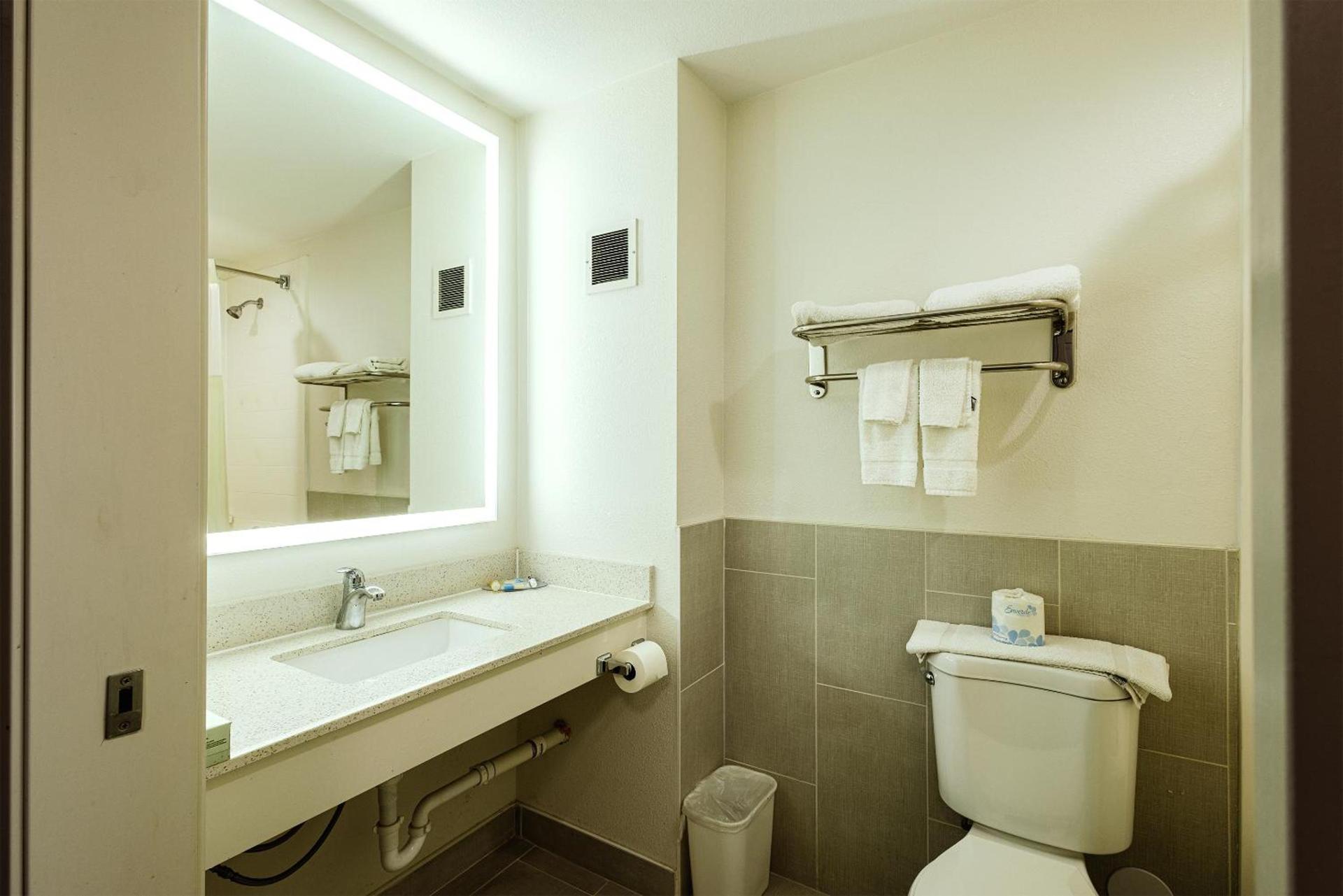 Coratel Inn and Suites By Jasper Saint Paul Minneapolis Inver Grove Heights photo 11