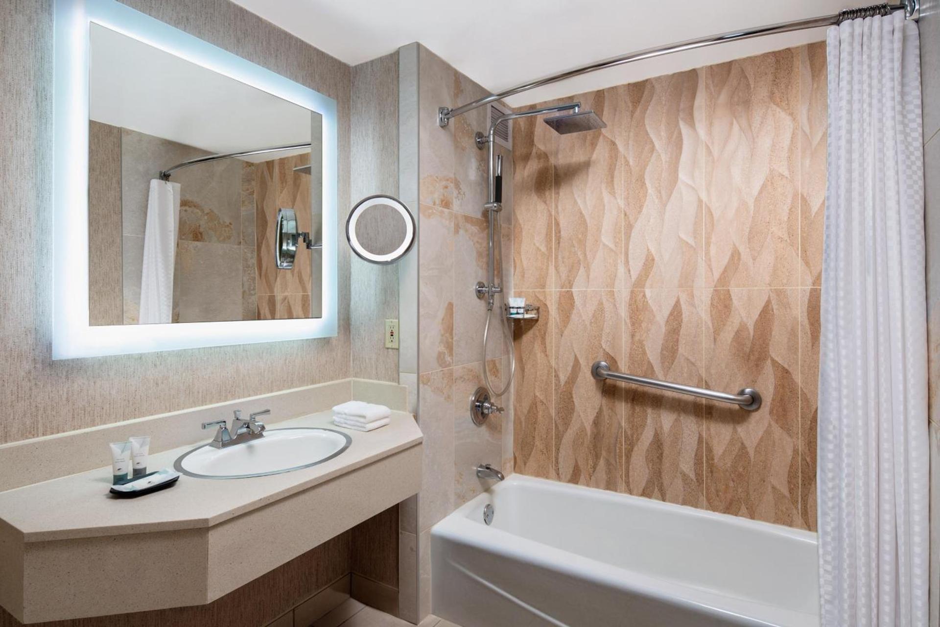The Westin Southfield Detroit photo 17