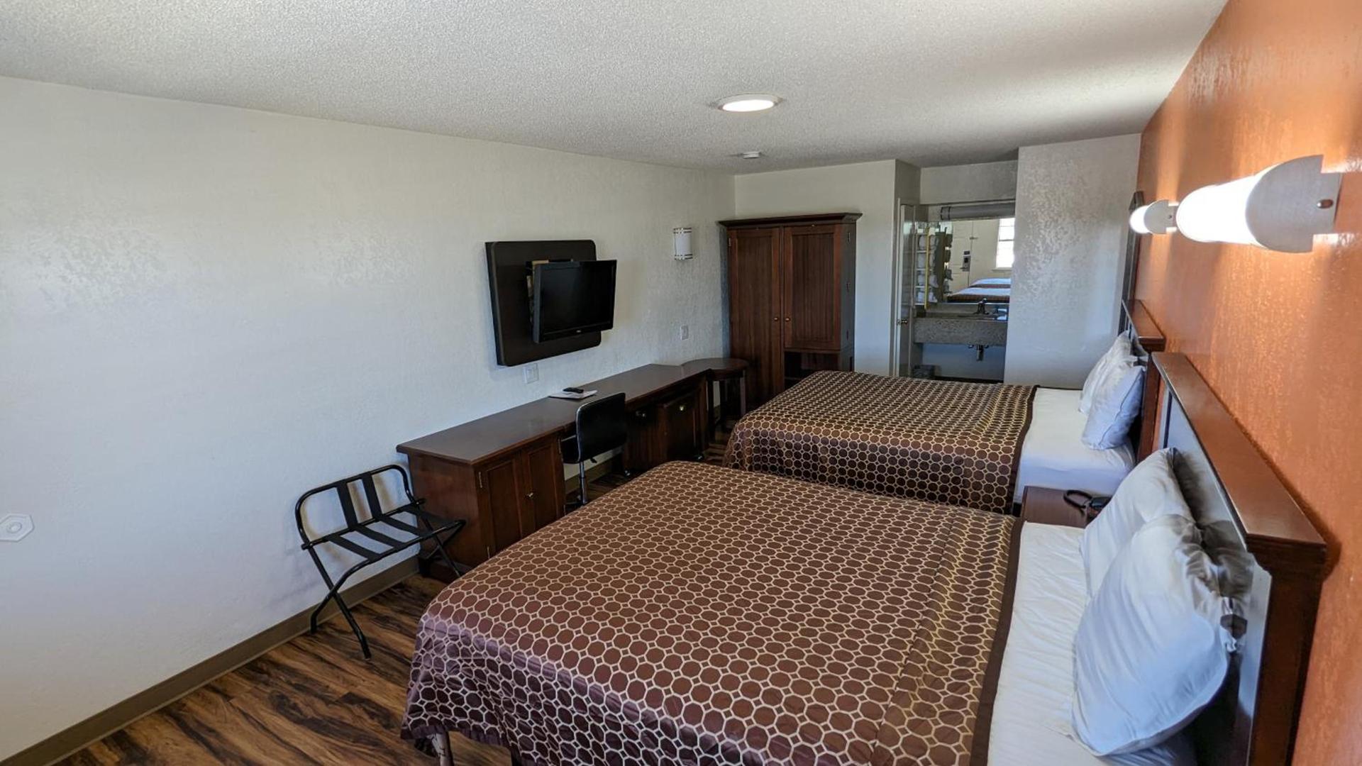 Hillcrest Inn & Suites Ozona photo 17