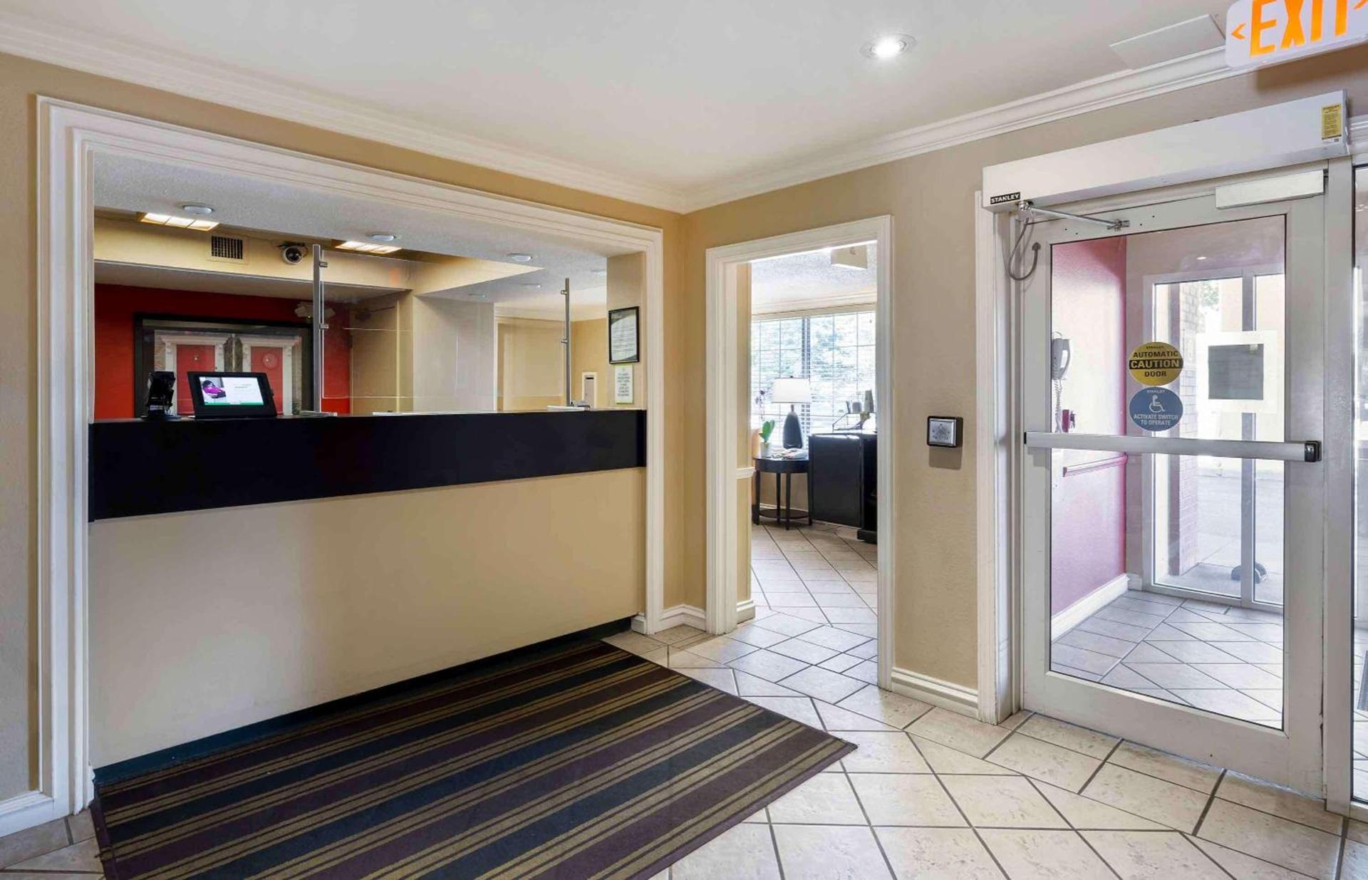 Extended Stay America Suites - Cleveland - Airport - North Olmsted photo 5