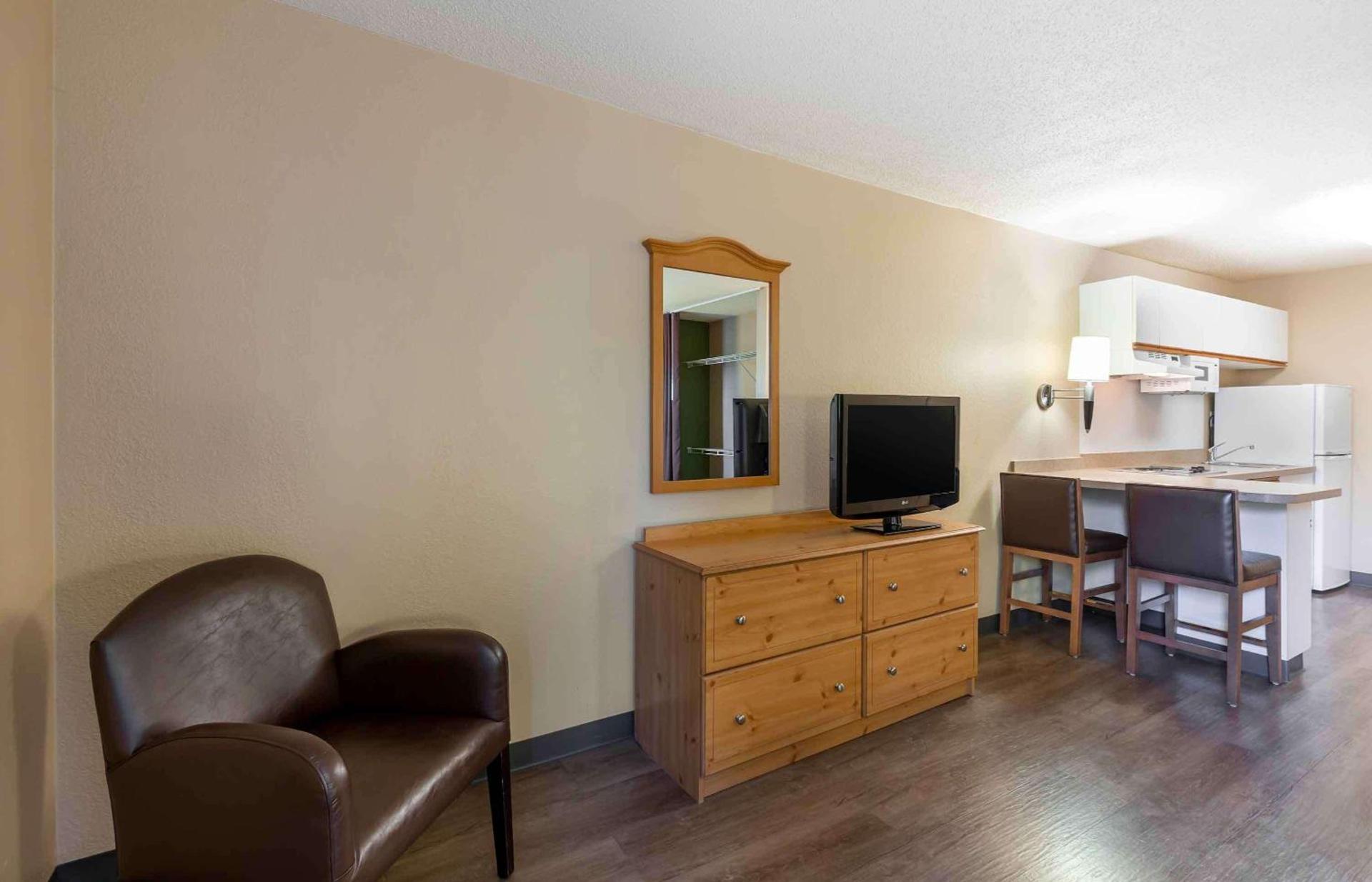 Extended Stay America Suites - Cleveland - Airport - North Olmsted photo 12