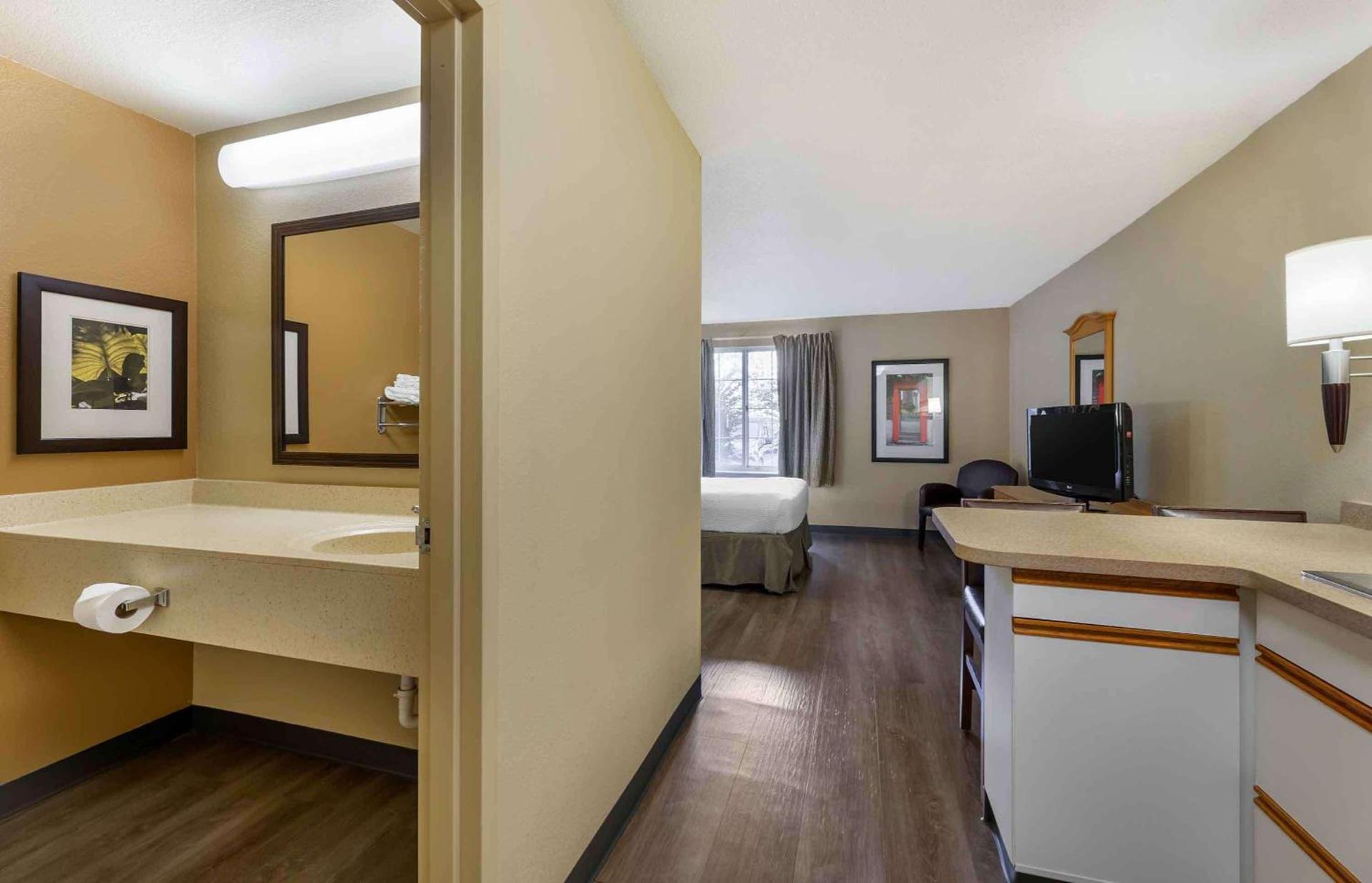 Extended Stay America Suites - Cleveland - Airport - North Olmsted photo 13