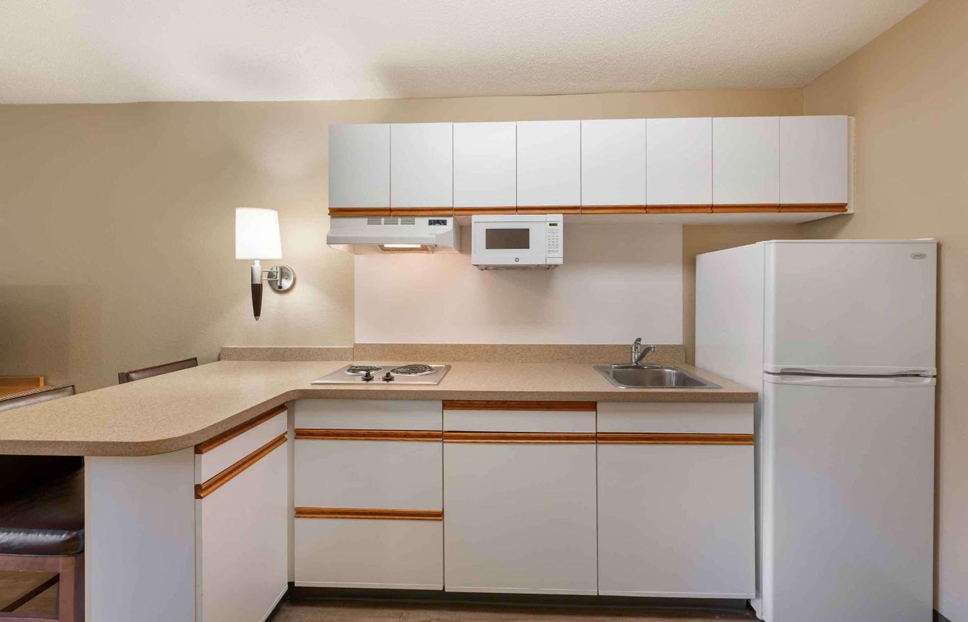 Extended Stay America Suites - Cleveland - Airport - North Olmsted photo 18