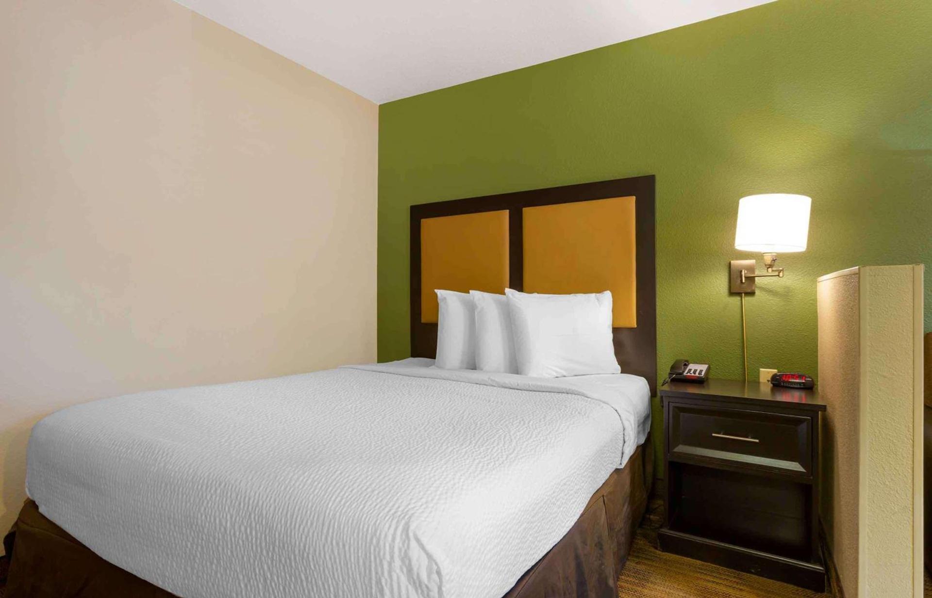 Extended Stay America Select Suites - Phoenix - Airport - E Oak St photo 6